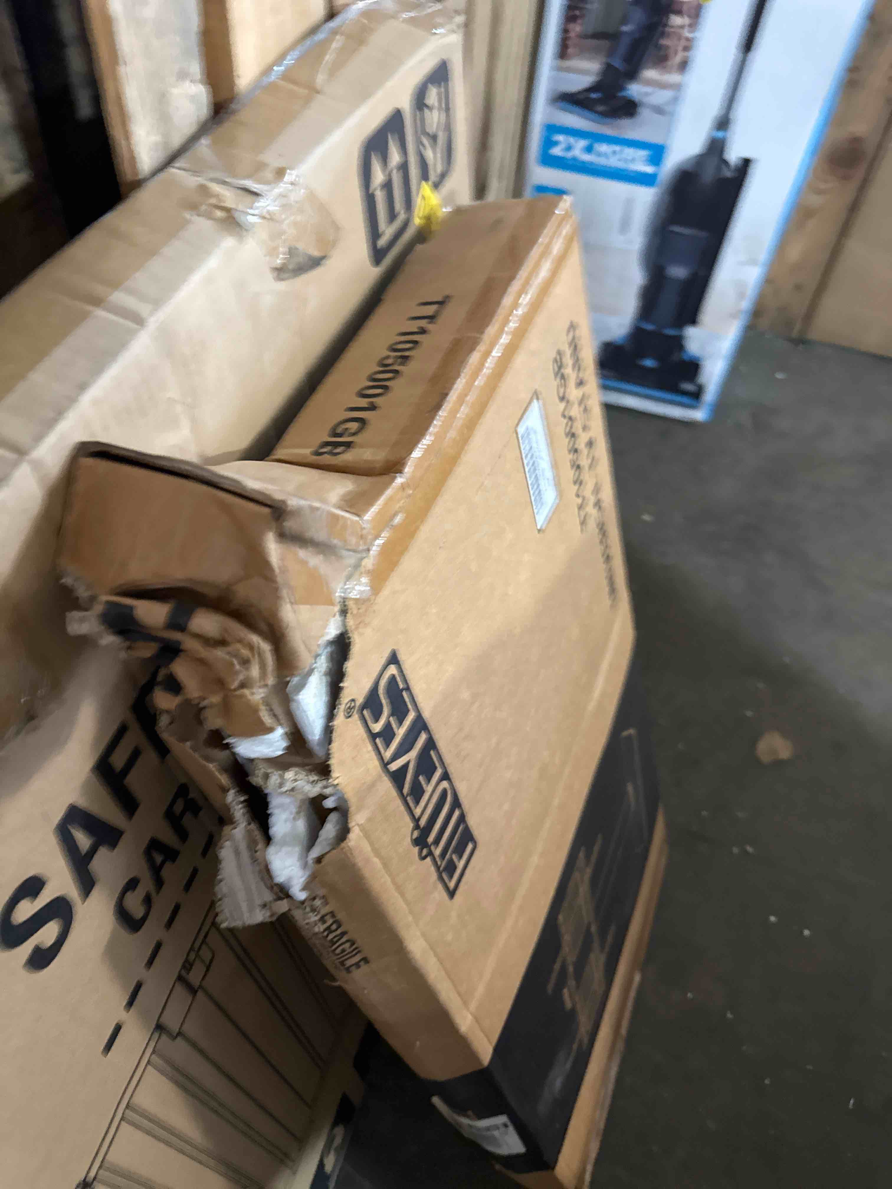 https://s3.amazonaws.com/lotting-images-prod/phillipi/TEA2236003_1752603311971.jpeg