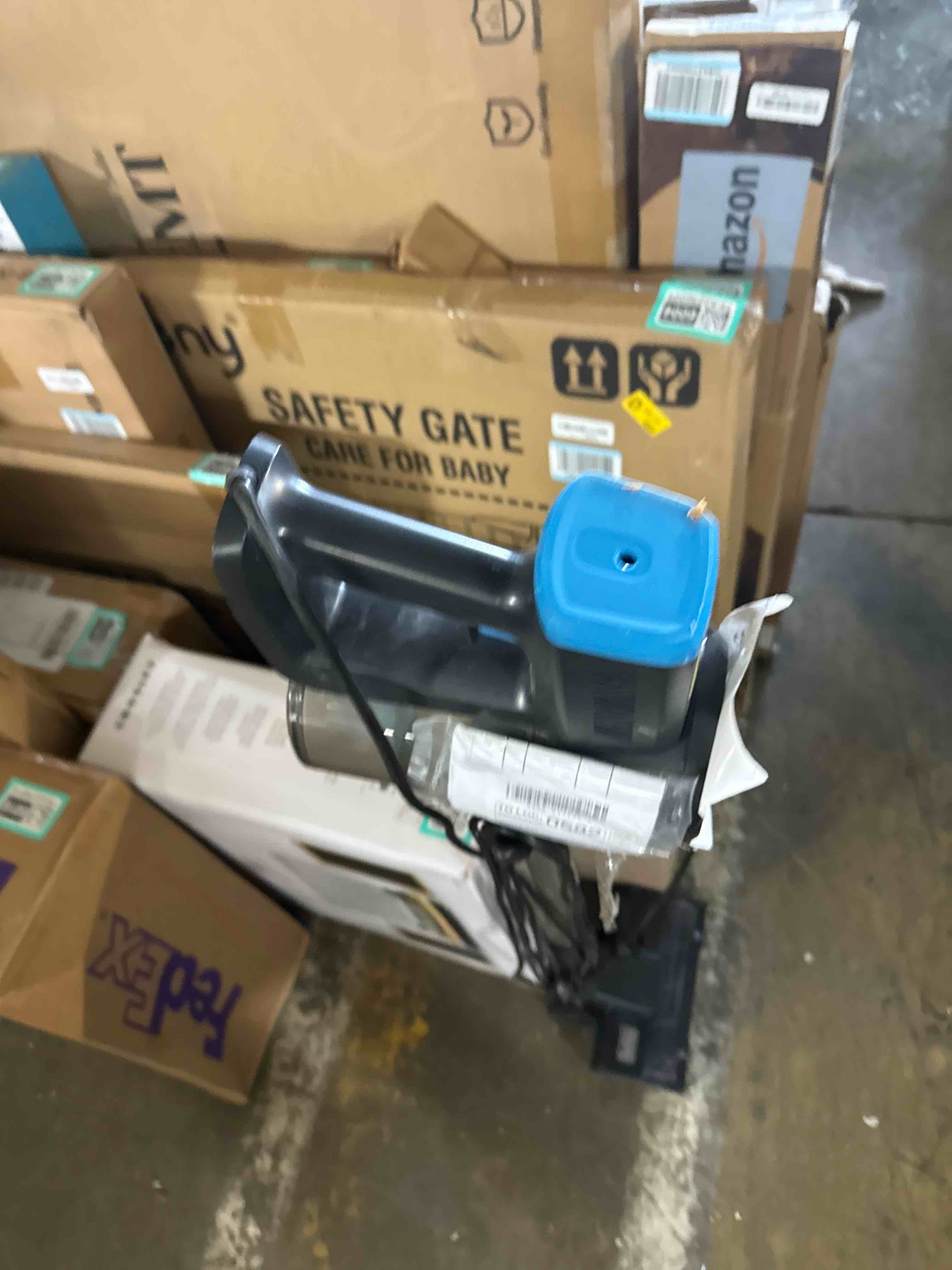 https://s3.amazonaws.com/lotting-images-prod/phillipi/TEA2236017_1752605085914.jpeg