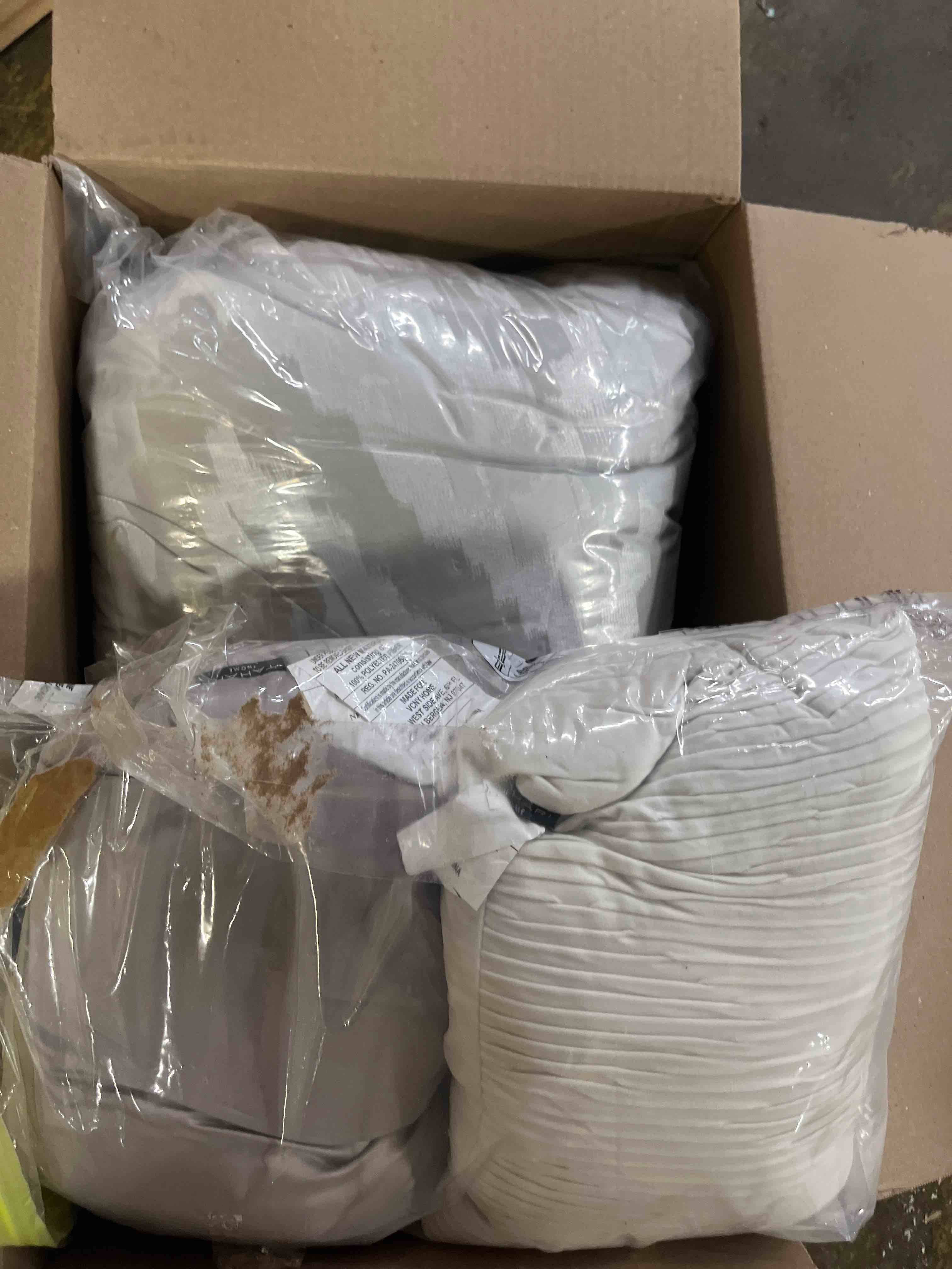 https://s3.amazonaws.com/lotting-images-prod/phillipi/TEA2236682_1755627770815.jpeg