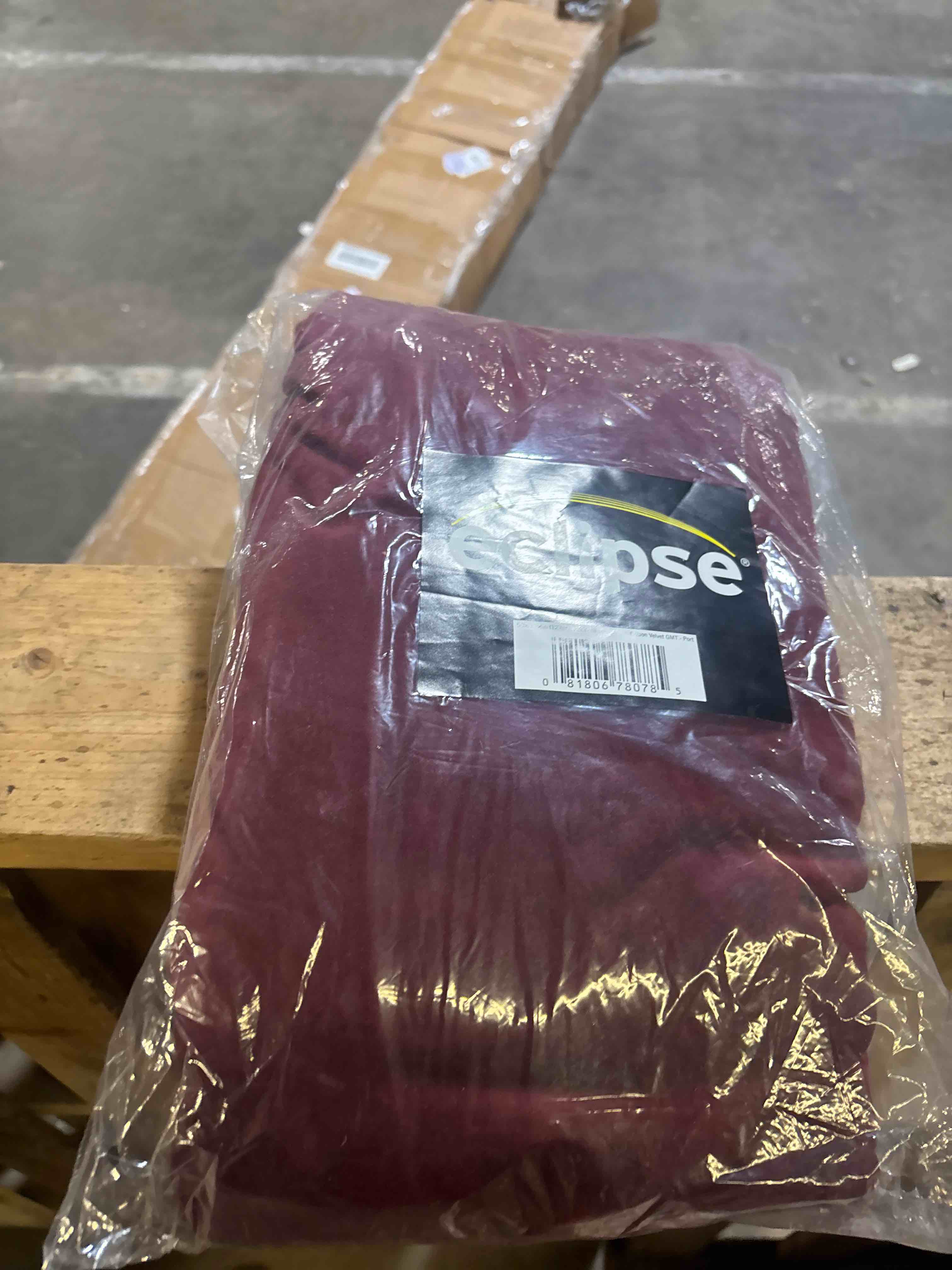 https://s3.amazonaws.com/lotting-images-prod/phillipi/TEA2239466_1743601731986.jpeg