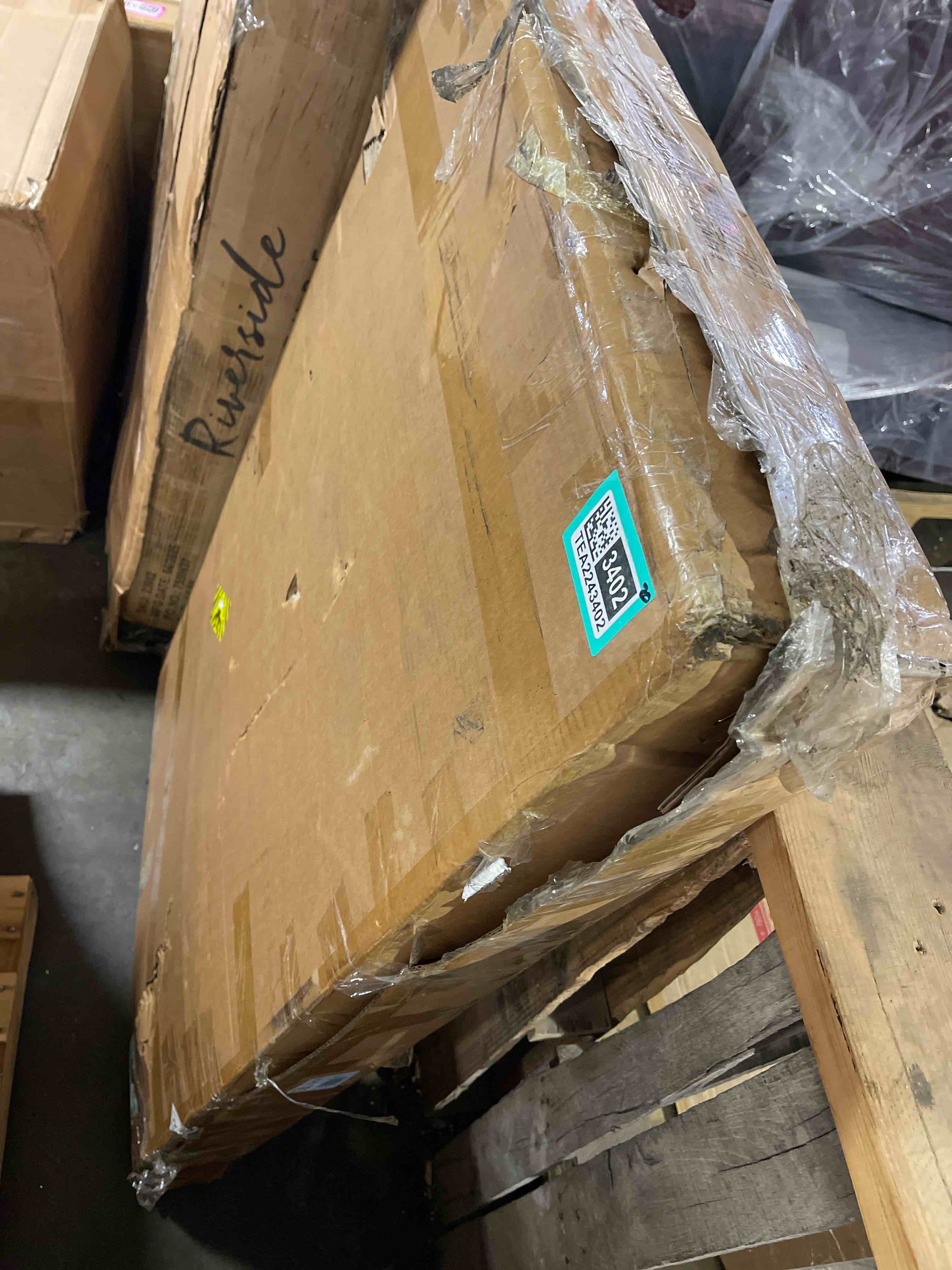 https://s3.amazonaws.com/lotting-images-prod/phillipi/TEA2243402_1751395942552.jpeg
