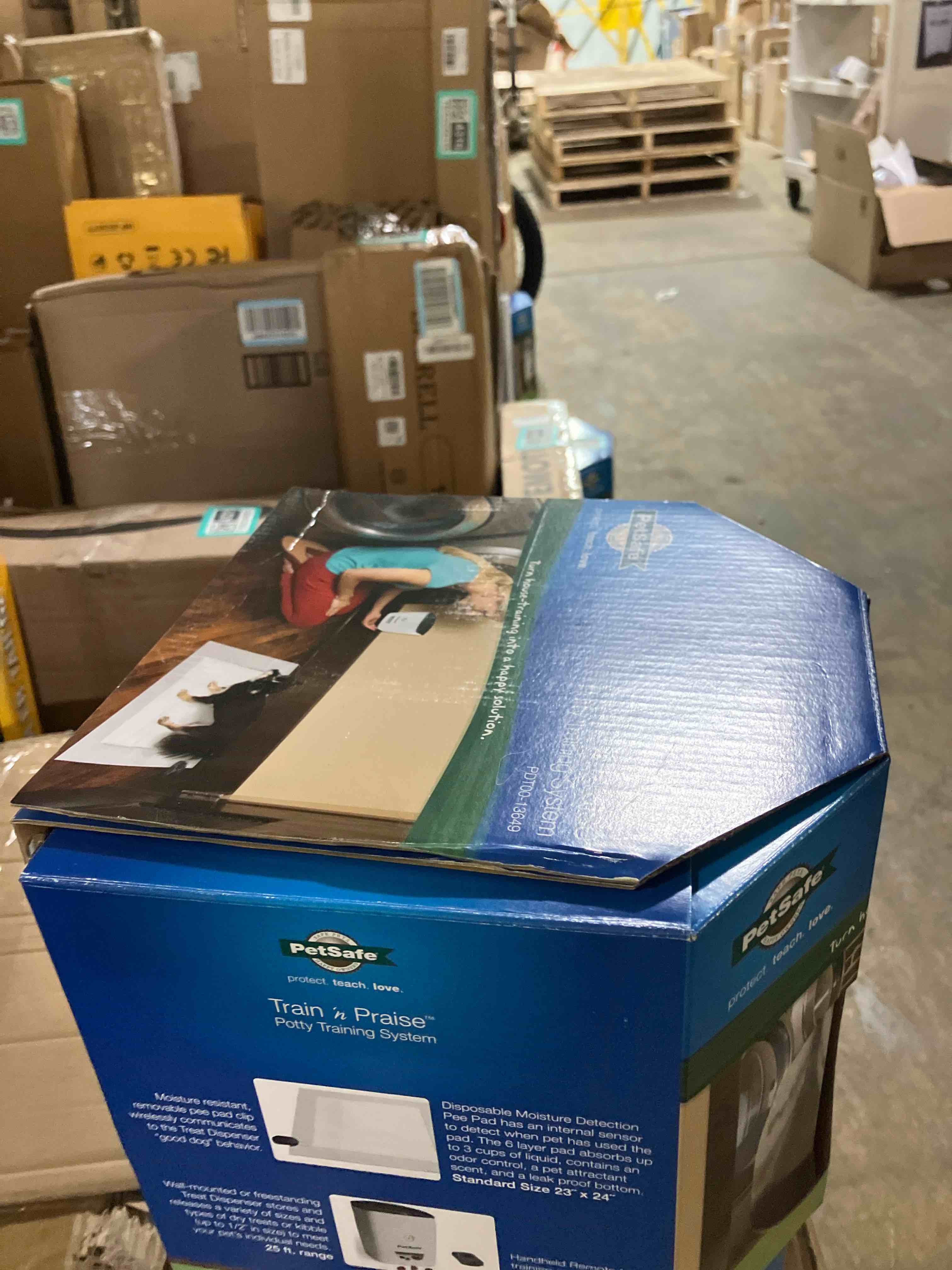 https://s3.amazonaws.com/lotting-images-prod/phillipi/TEA2244323_1752004764662.jpeg