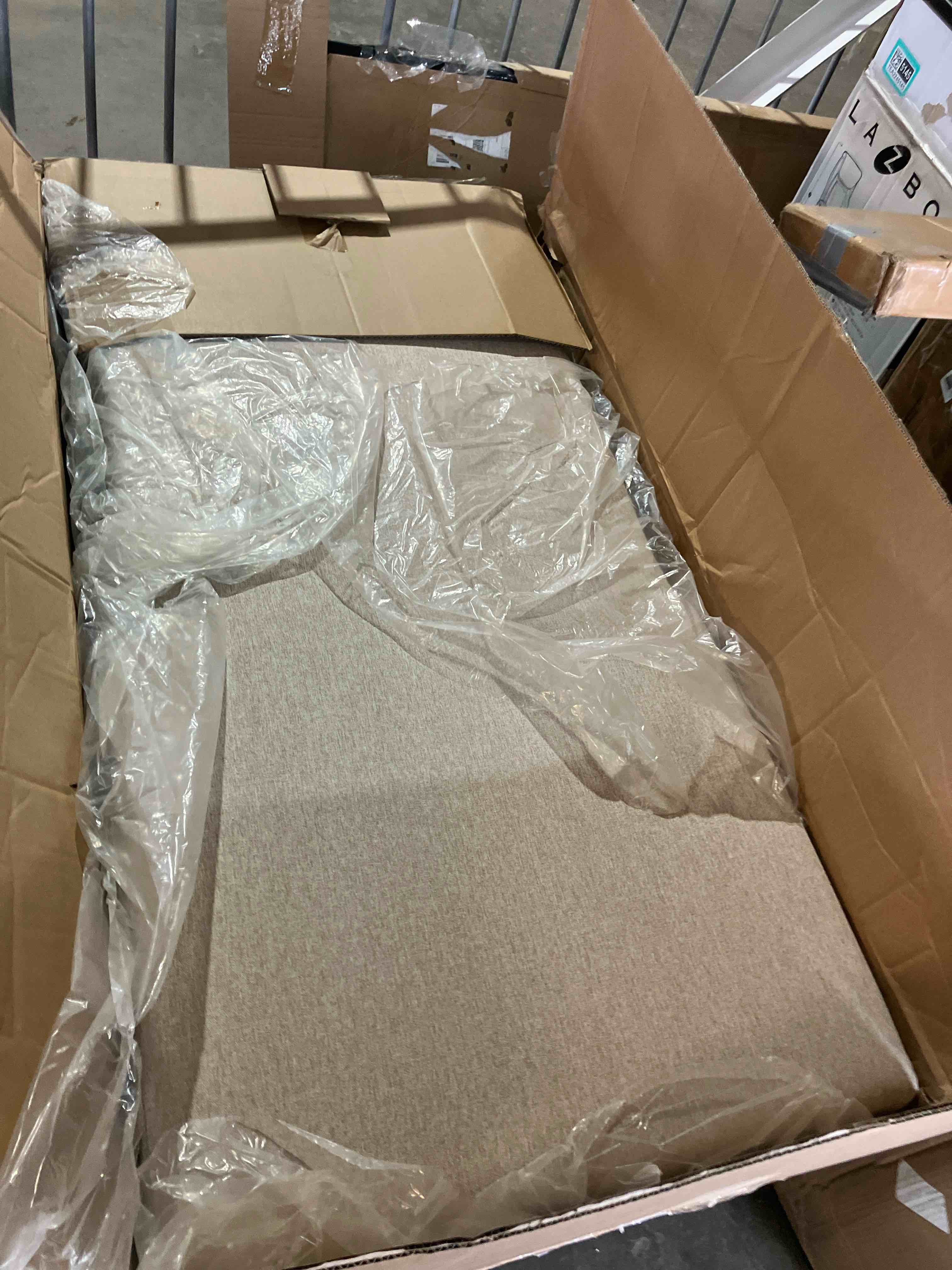 https://s3.amazonaws.com/lotting-images-prod/phillipi/TEA2245104_1745590632604.jpeg