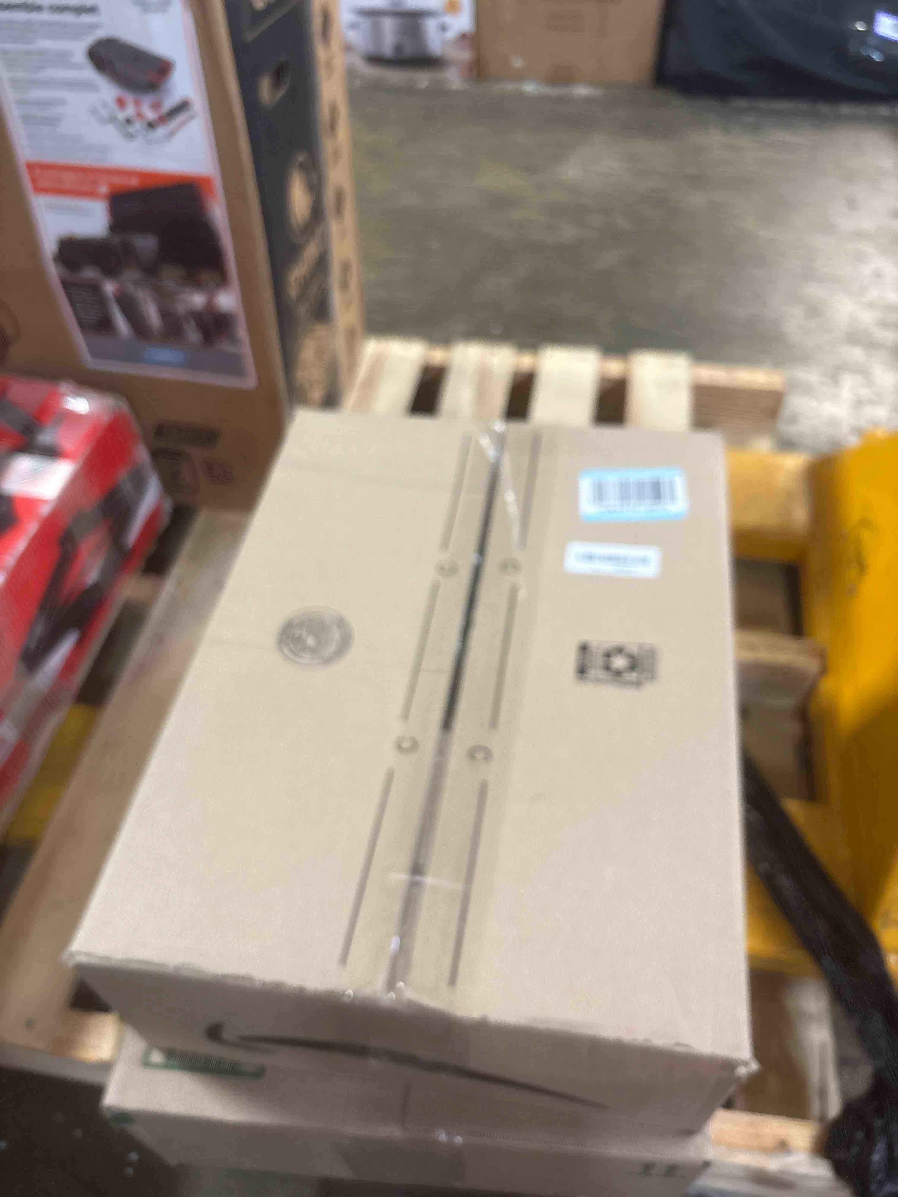 https://s3.amazonaws.com/lotting-images-prod/phillipi/TEA3352124_1752697450005.jpeg
