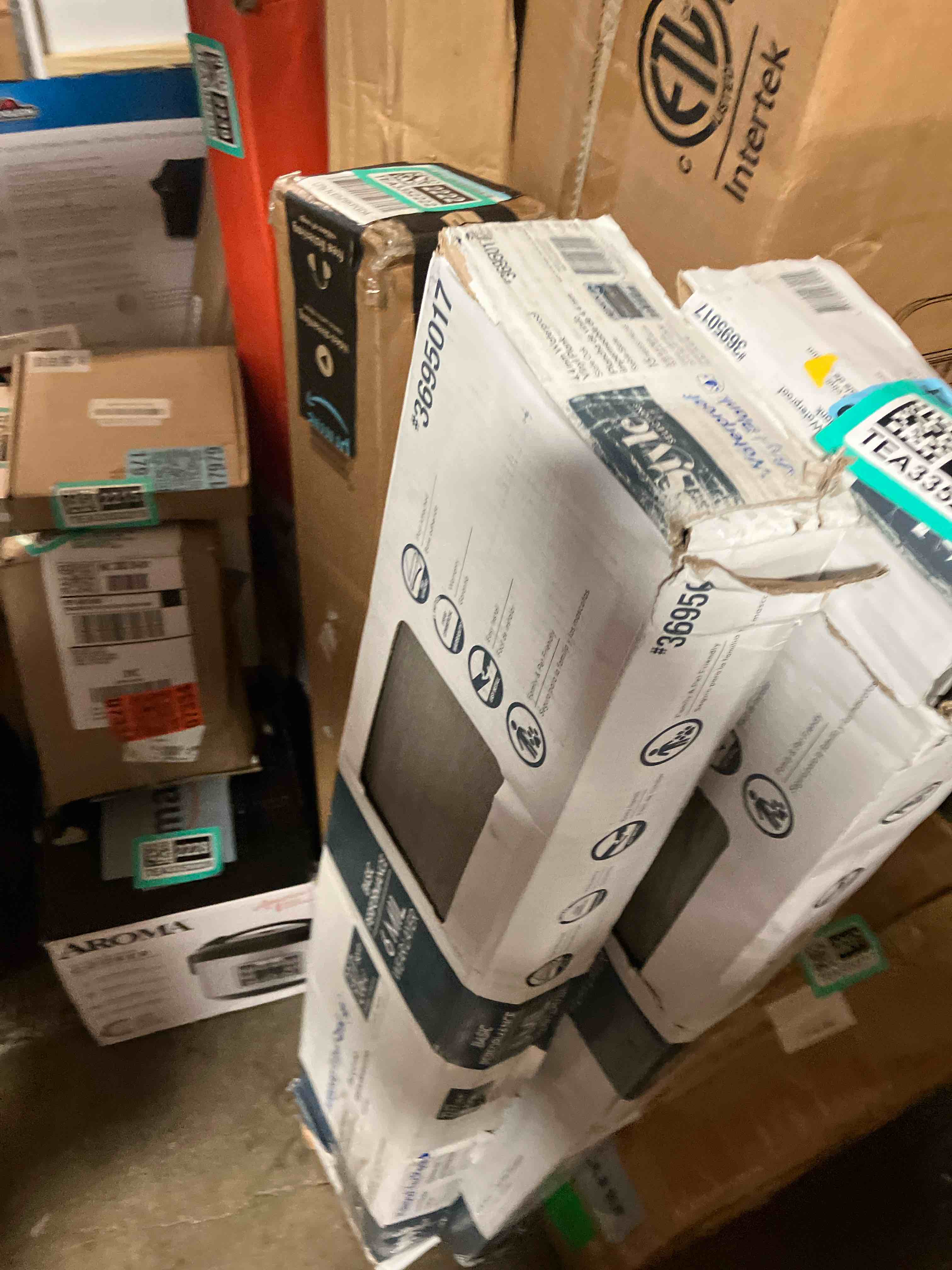 https://s3.amazonaws.com/lotting-images-prod/phillipi/TEA3352211_1752764460613.jpeg