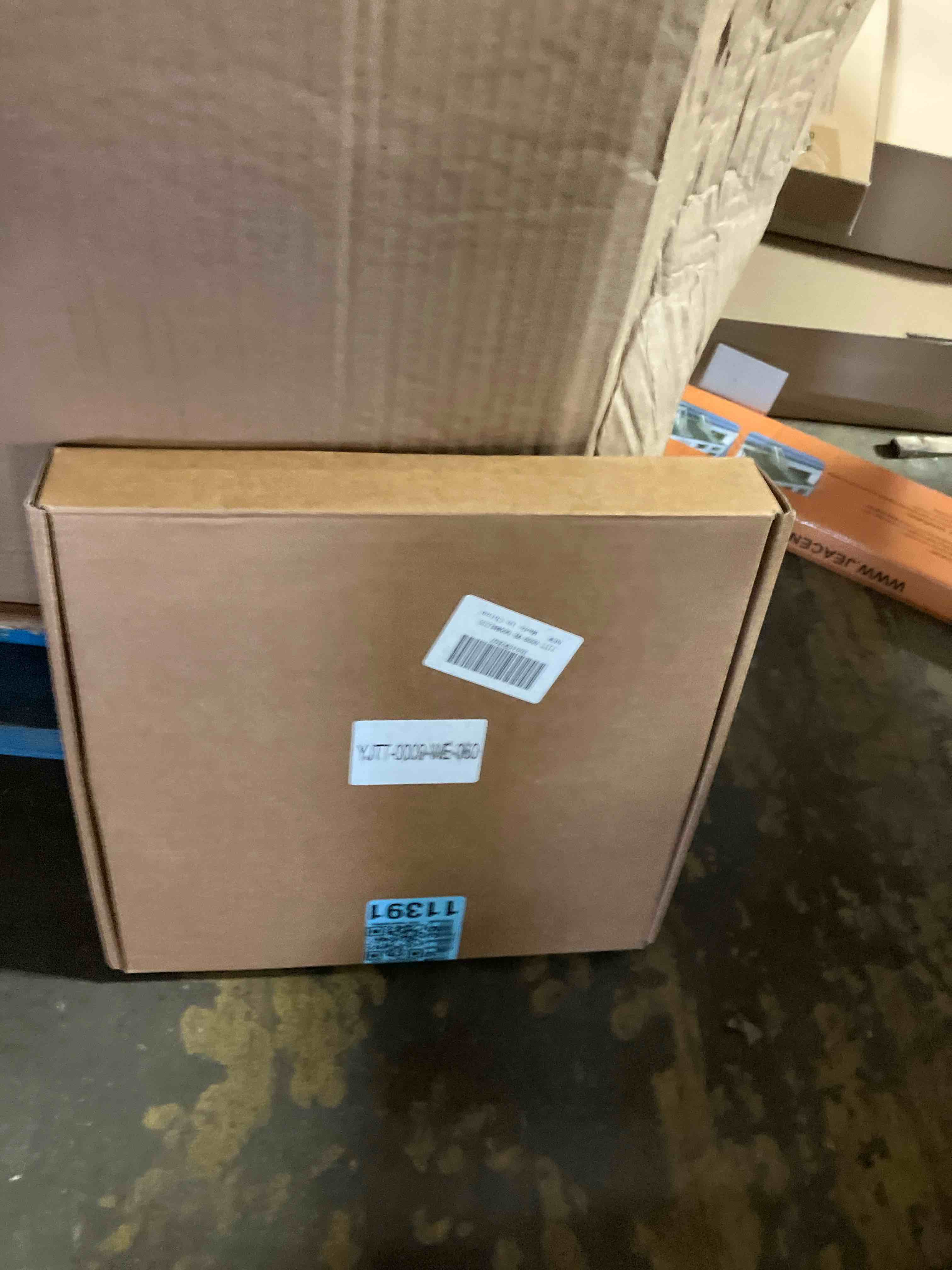 https://s3.amazonaws.com/lotting-images-prod/phillipi/TEA3353404_1753299715137.jpeg