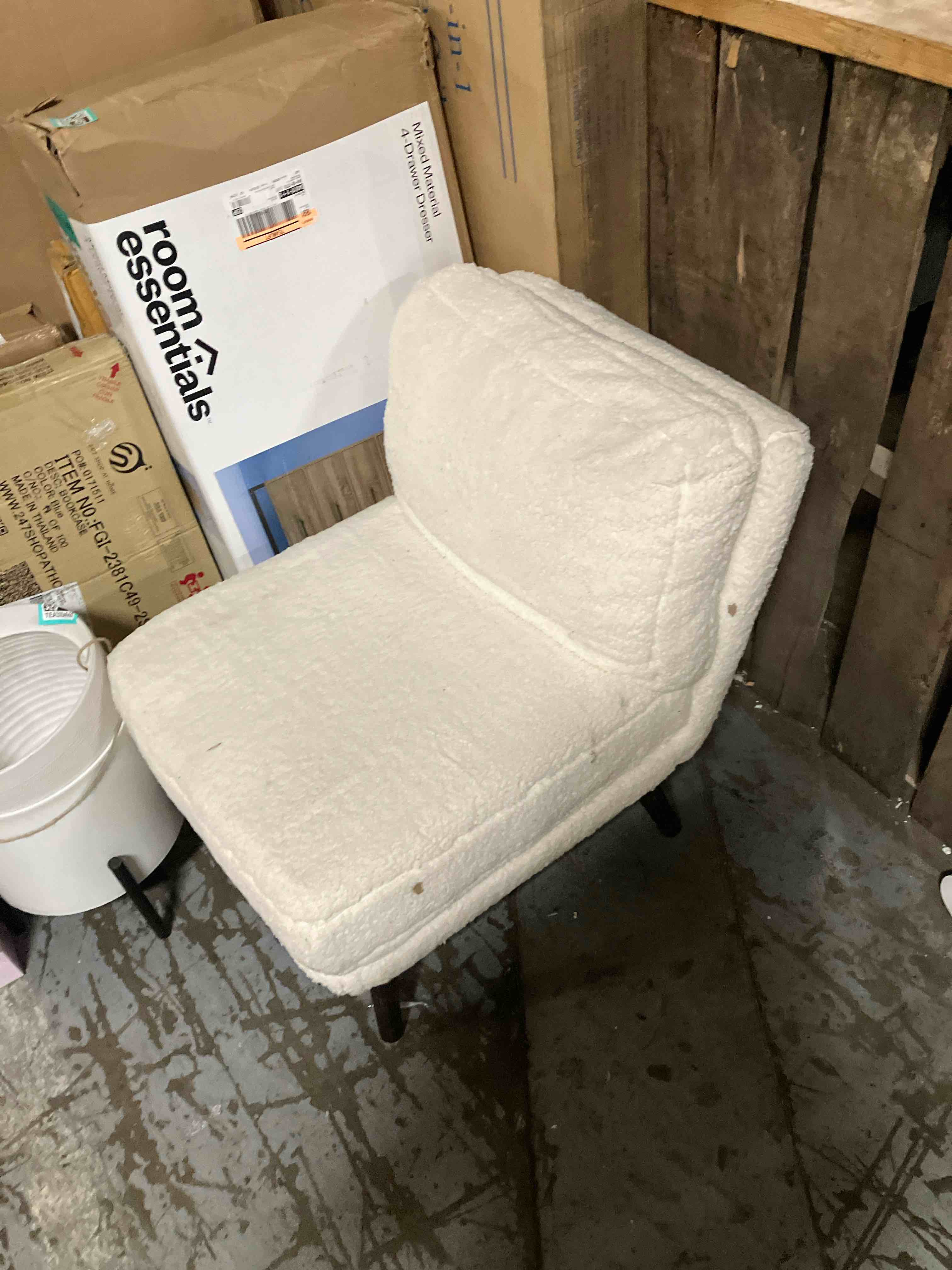 https://s3.amazonaws.com/lotting-images-prod/phillipi/TEA3354061_1753461918162.jpeg