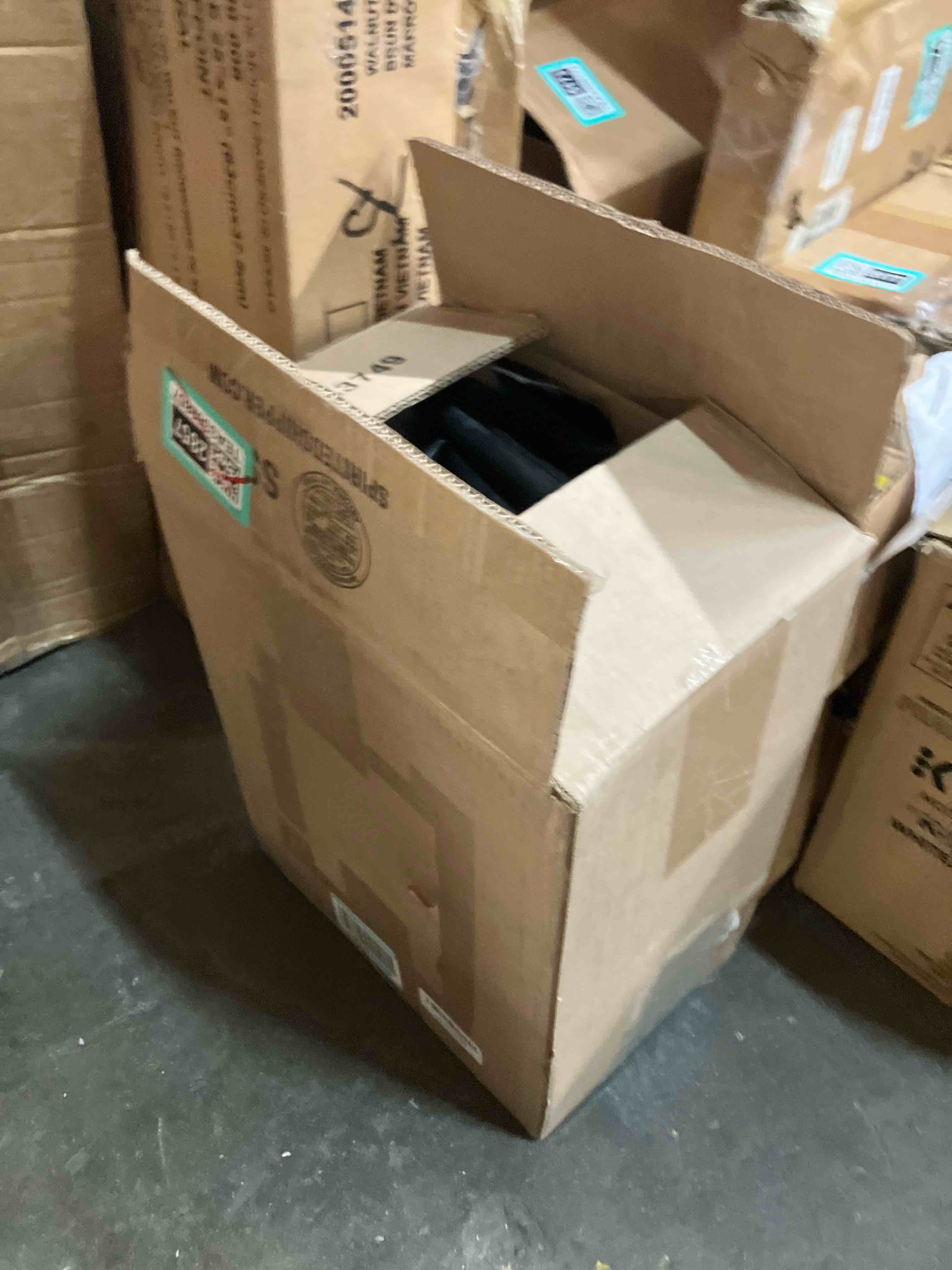 https://s3.amazonaws.com/lotting-images-prod/phillipi/TEA3355189_1760107715372.jpeg