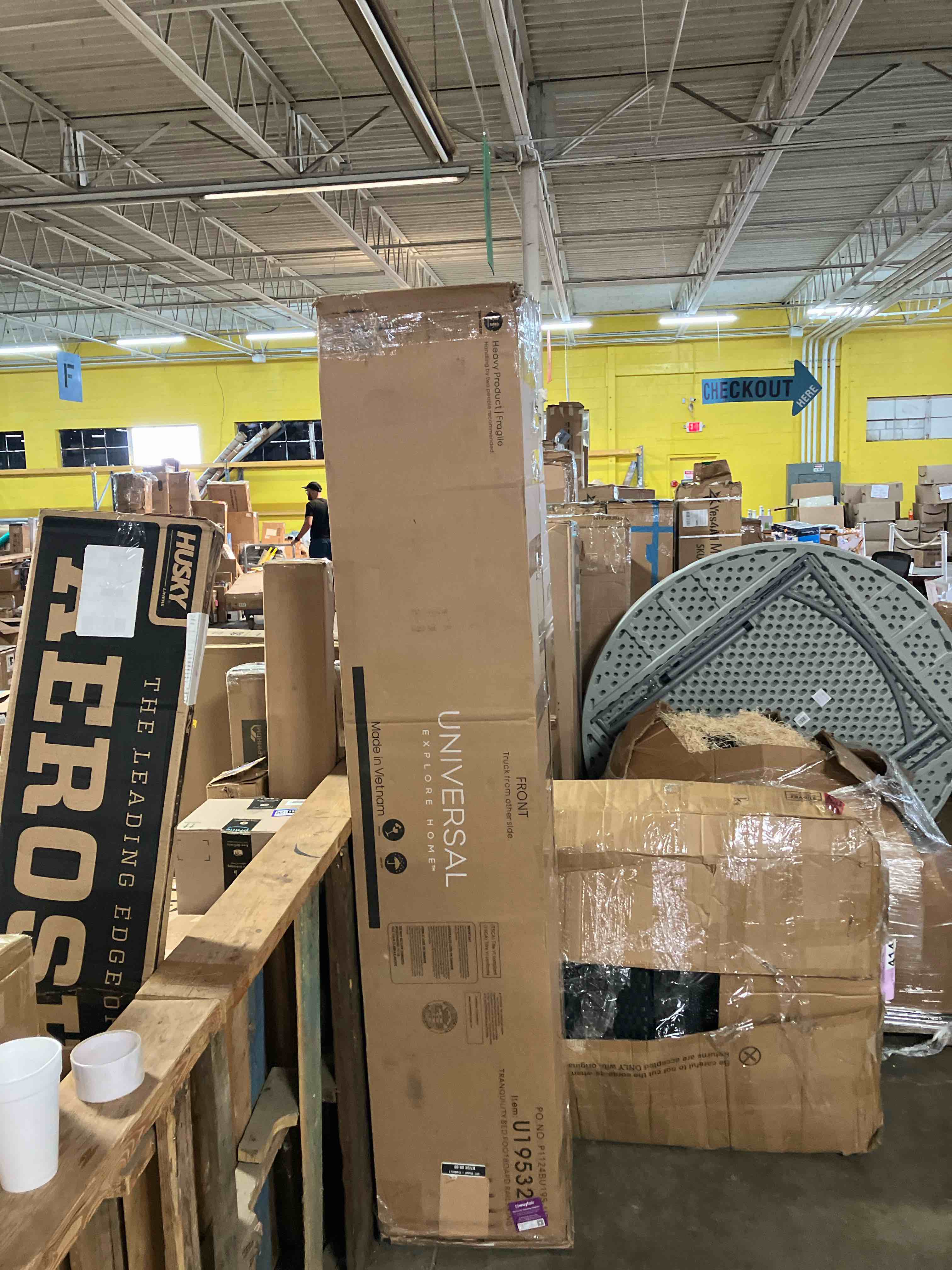 https://s3.amazonaws.com/lotting-images-prod/phillipi/TEA3358104_1754429010697.jpeg