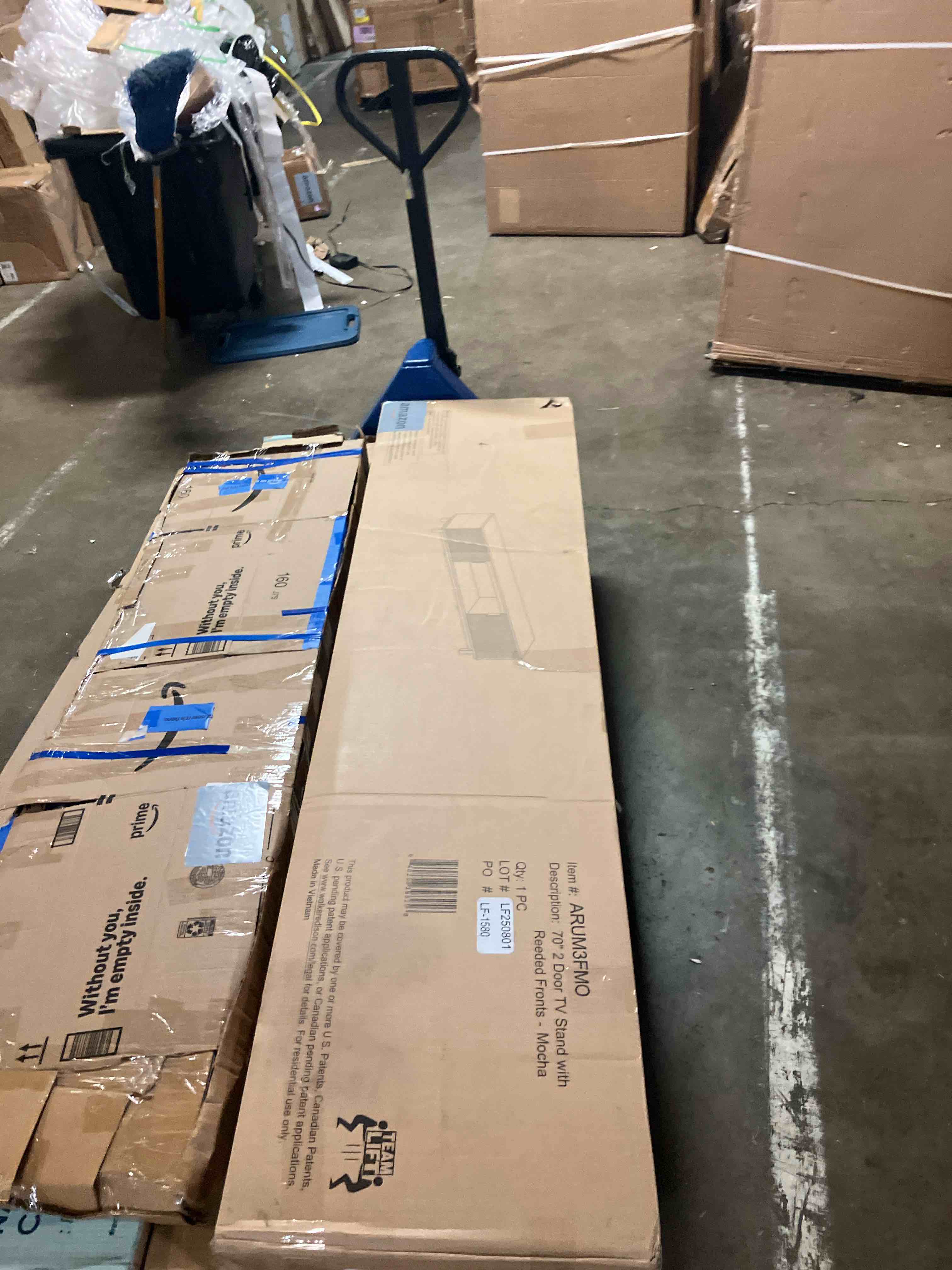 https://s3.amazonaws.com/lotting-images-prod/phillipi/TEA3358212_1754507801891.jpeg