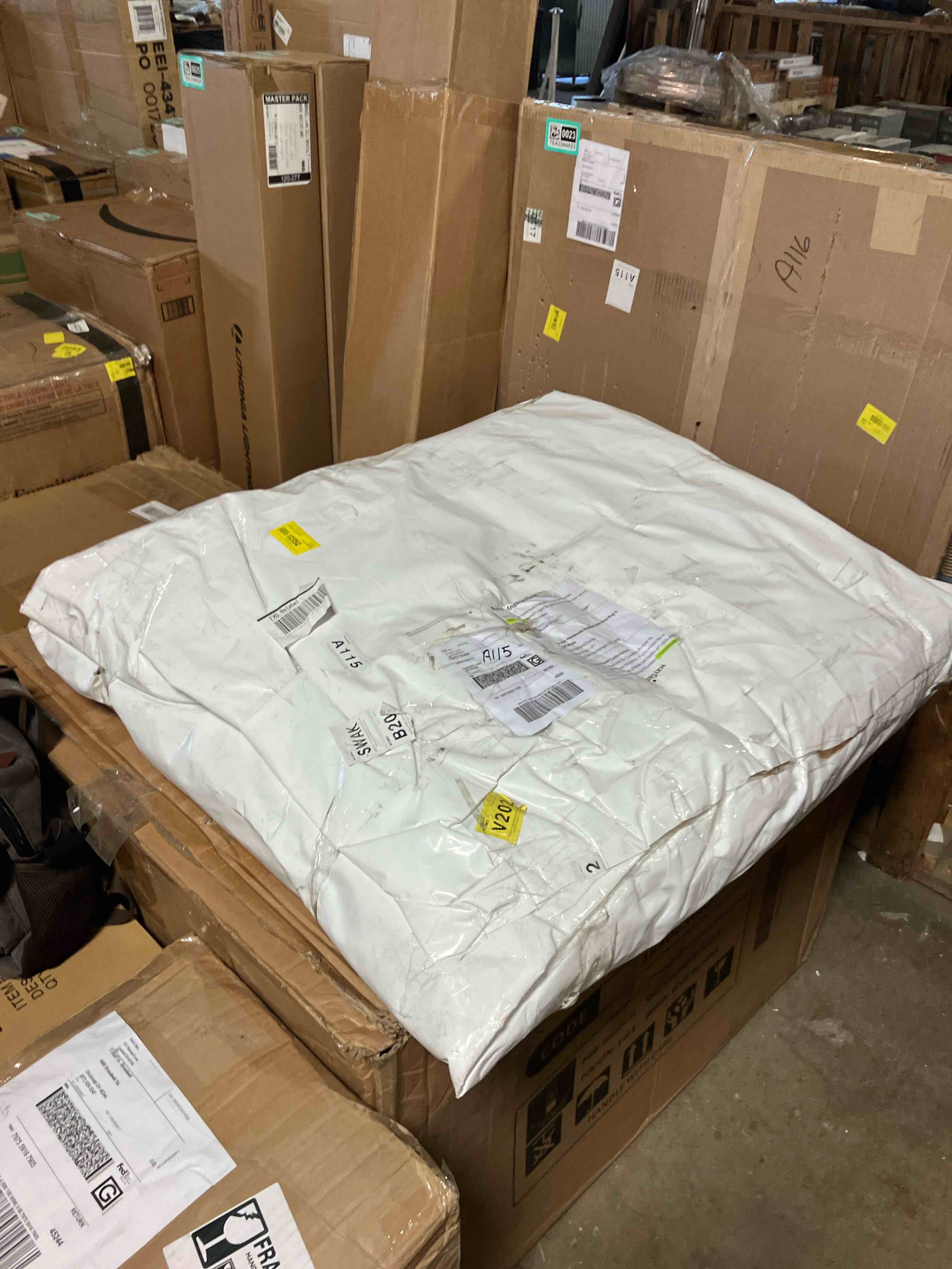 https://s3.amazonaws.com/lotting-images-prod/phillipi/TEA3360052_1756297379834.jpeg