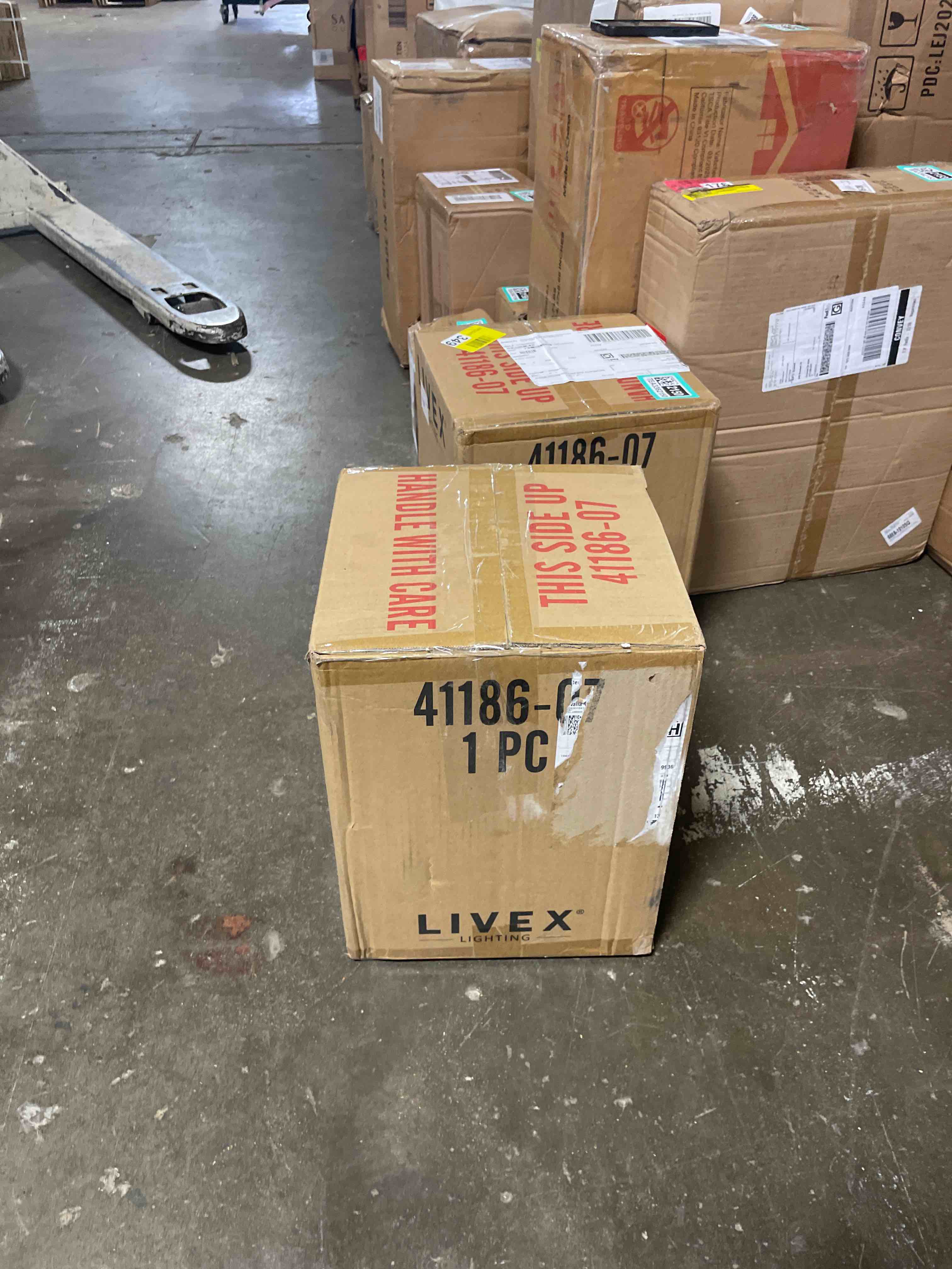 https://s3.amazonaws.com/lotting-images-prod/phillipi/TEA3362149_1758643376443.jpeg