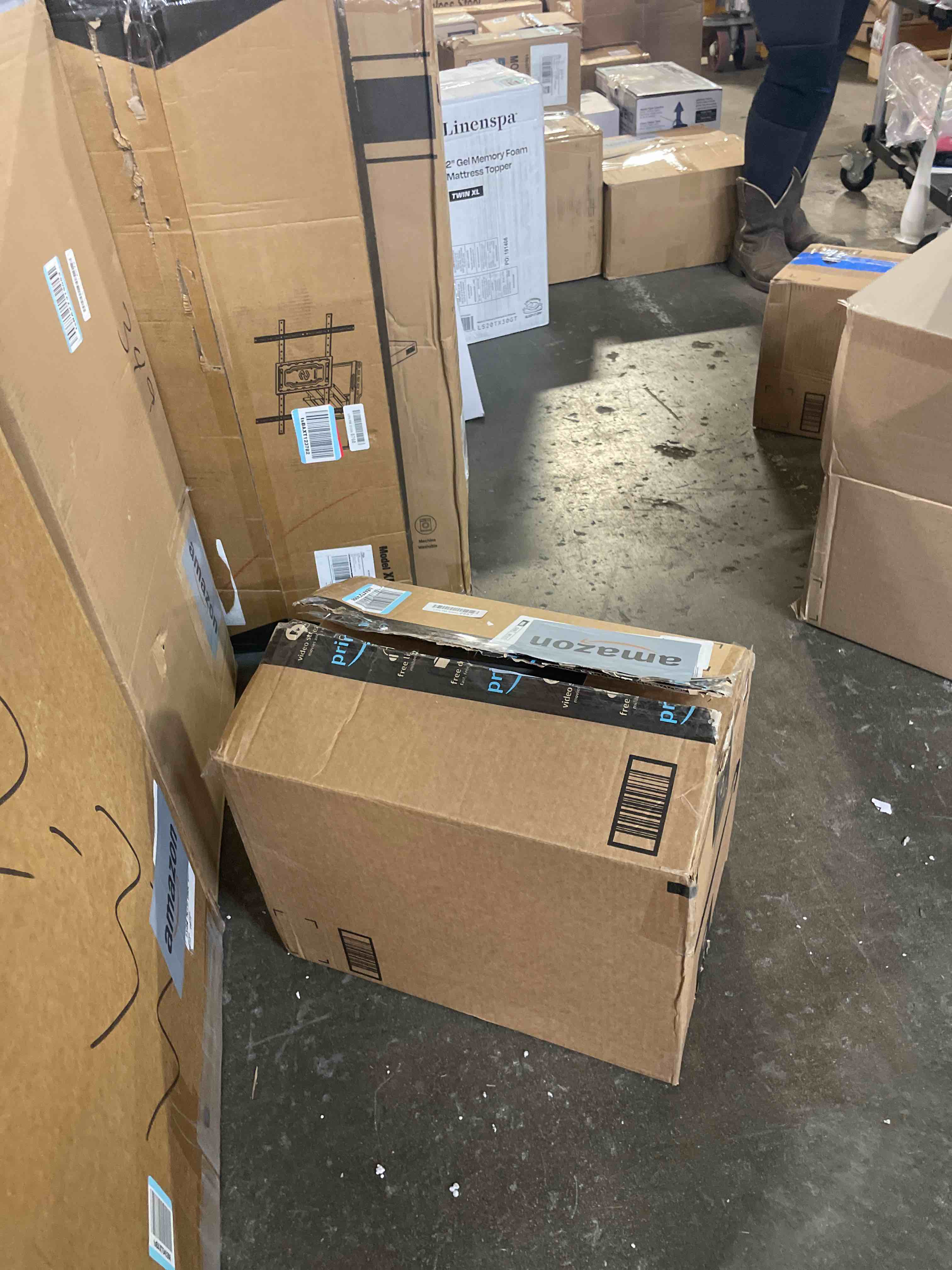 https://s3.amazonaws.com/lotting-images-prod/phillipi/TEA3363042_1760030257075.jpeg