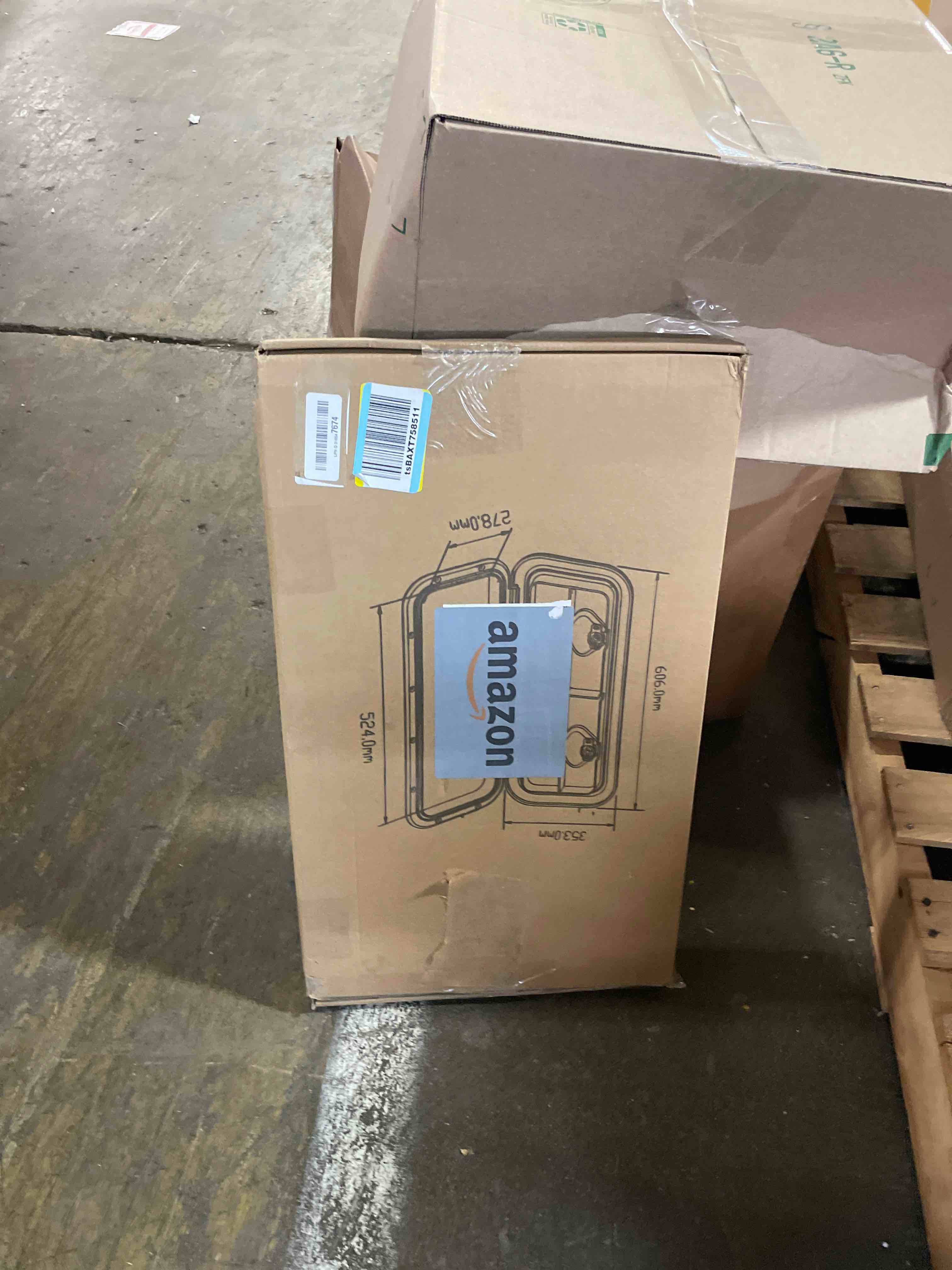 https://s3.amazonaws.com/lotting-images-prod/phillipi/TEA3363077_1760038335917.jpeg