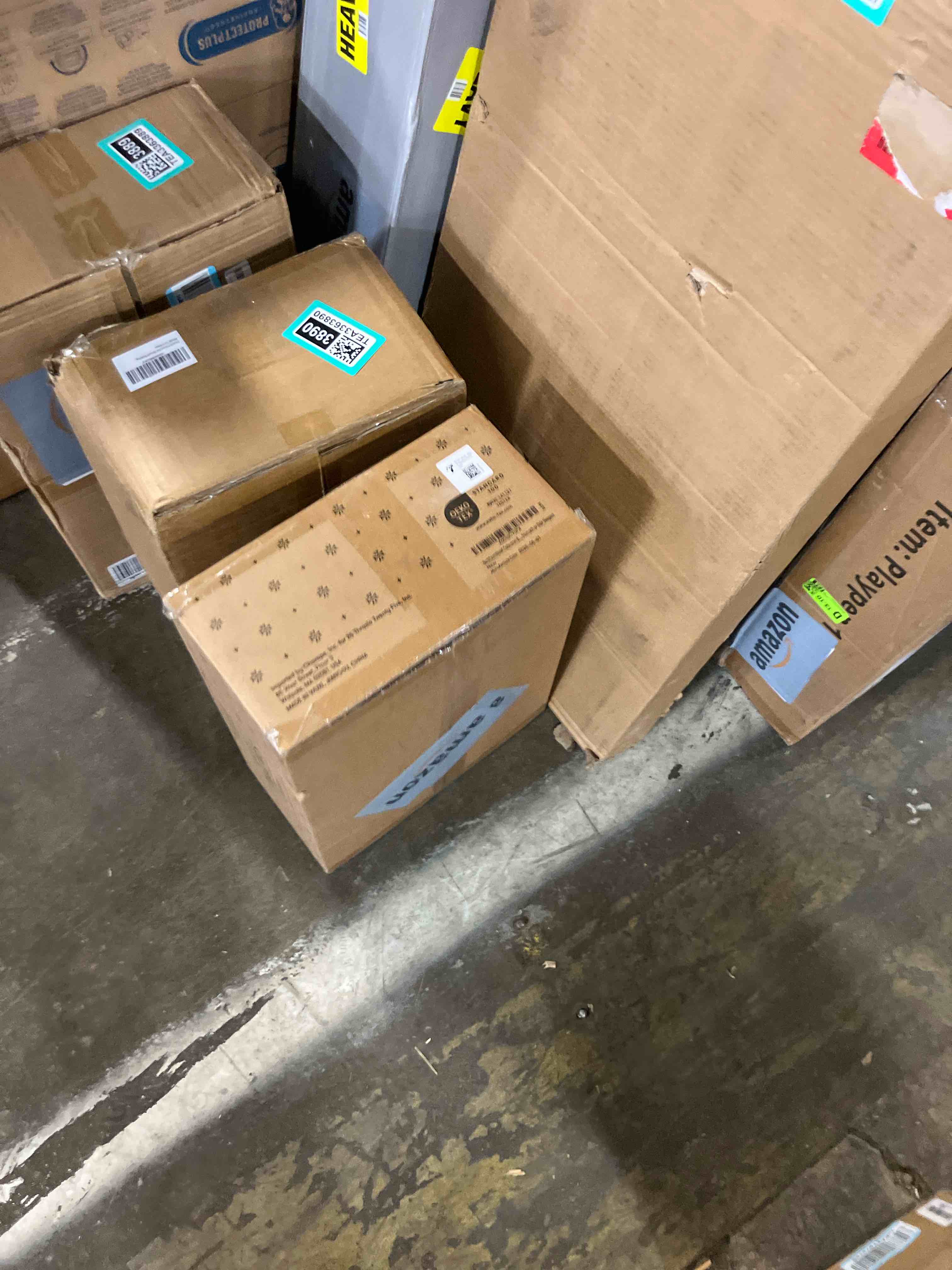 Condition photo showing New/Like New for Beckham Hotel Collection Bed Pillows Standard/Queen Size Set of 2 - Original Soft Down Alternative Pillow for Sleeping - Soft Support for Back, Stomach or Side Sleepers