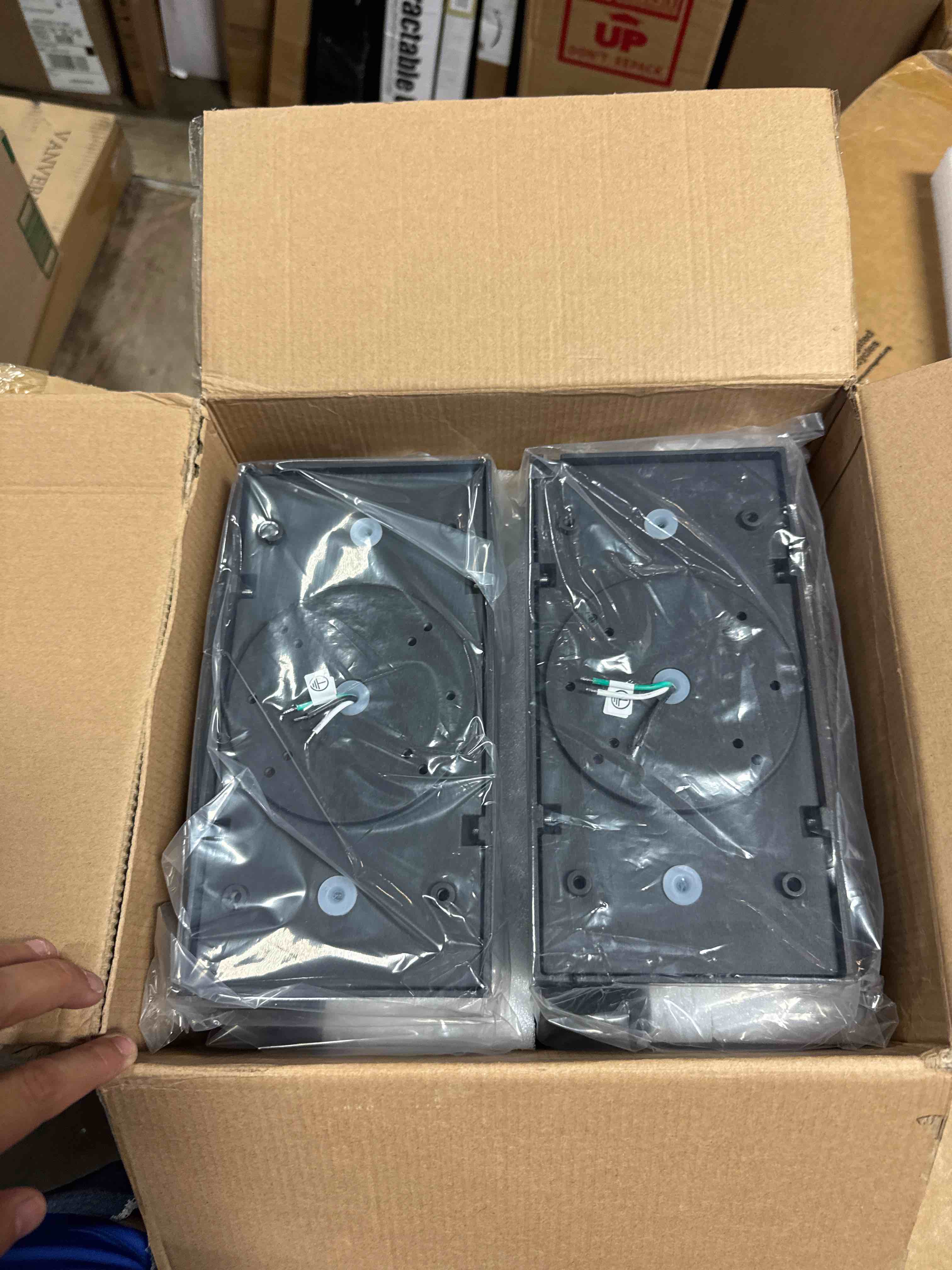https://s3.amazonaws.com/lotting-images-prod/phillipi/TEA3364513_1756496627976.jpeg