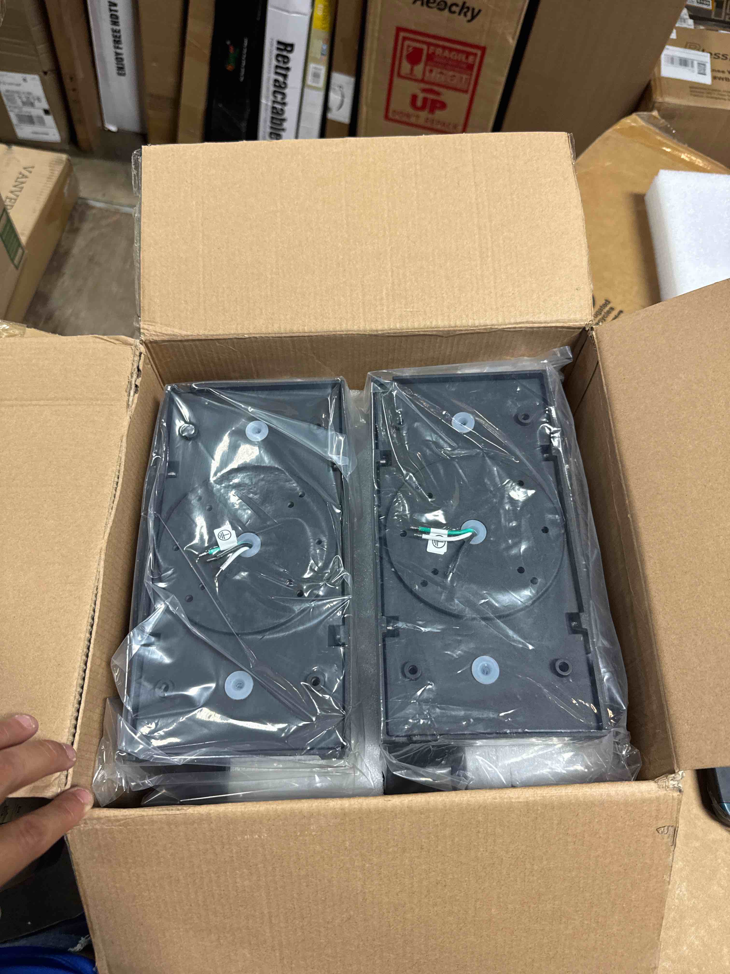 https://s3.amazonaws.com/lotting-images-prod/phillipi/TEA3364513_1756496629554.jpeg