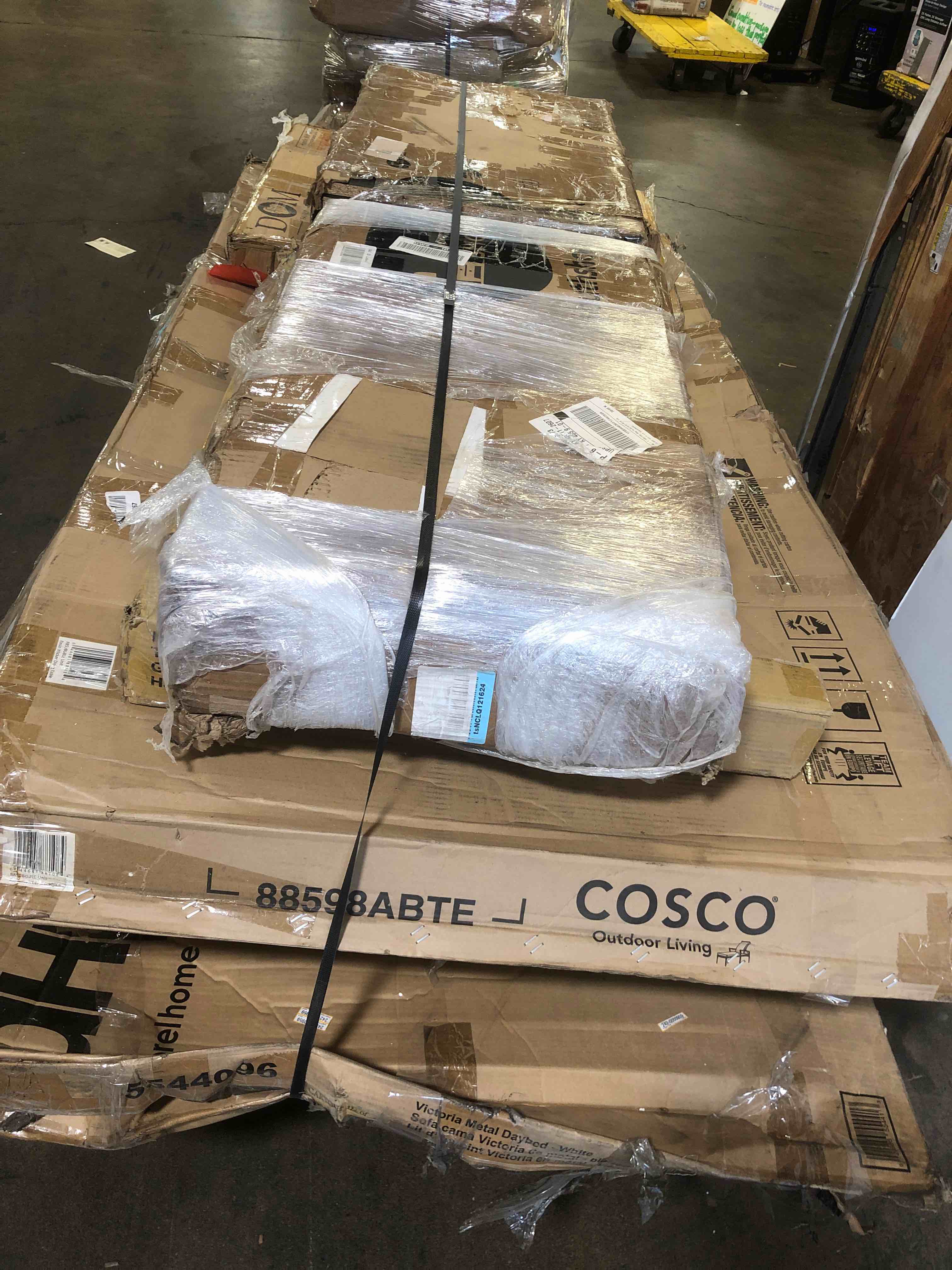 https://s3.amazonaws.com/lotting-images-prod/phillipi/TEA3364692_1757439891417.jpeg