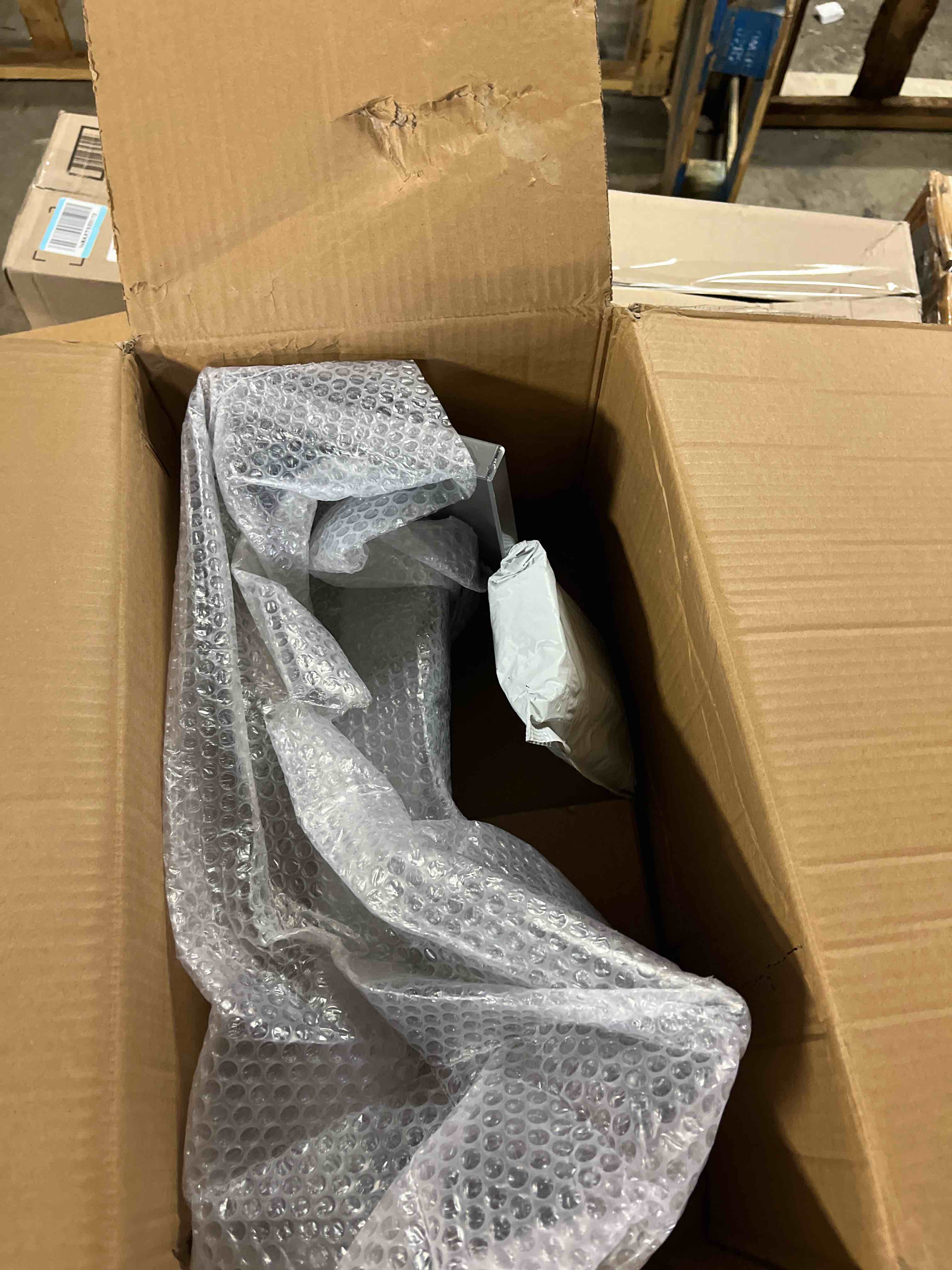 https://s3.amazonaws.com/lotting-images-prod/phillipi/TEA3364772_1756836191402.jpeg