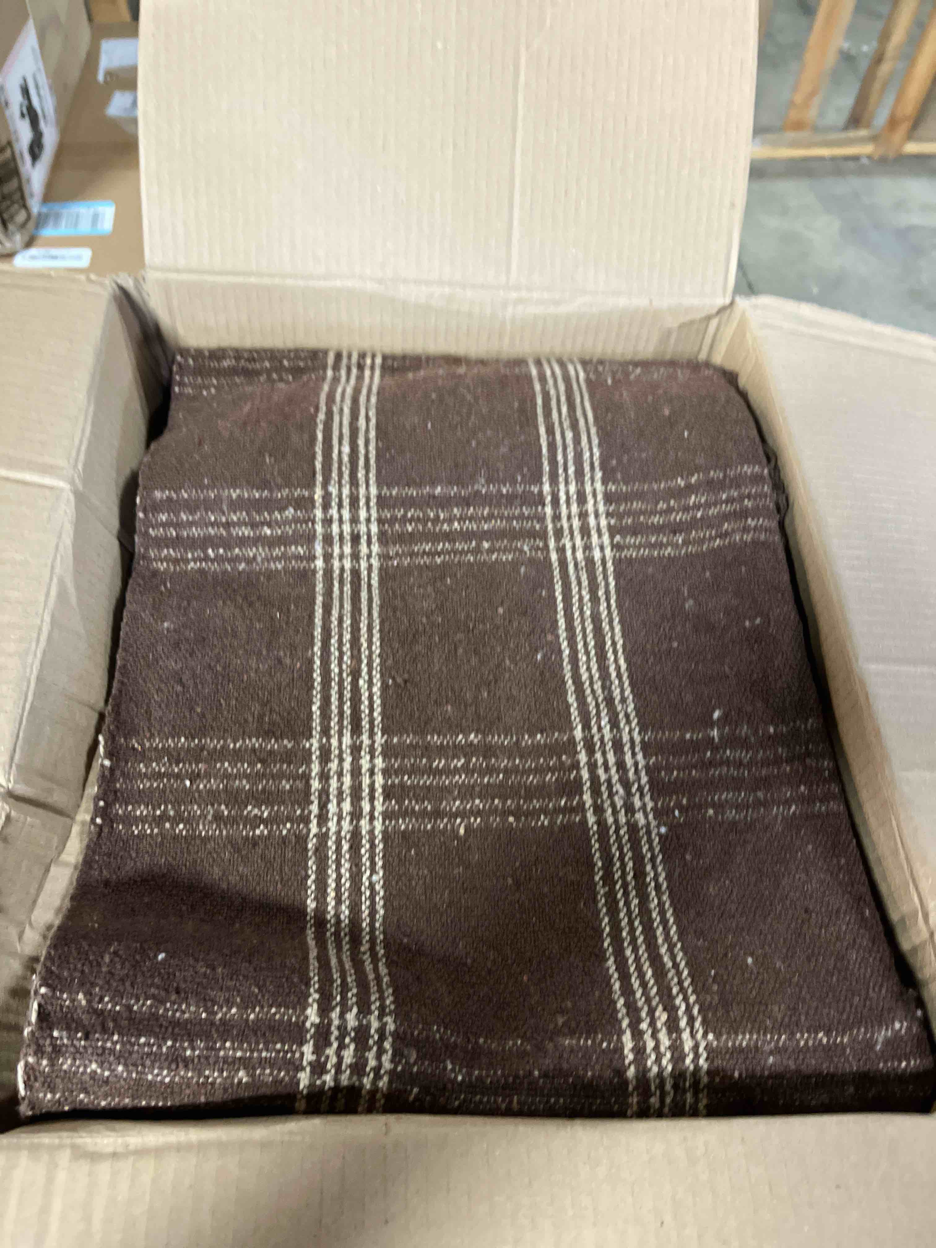 https://s3.amazonaws.com/lotting-images-prod/phillipi/TEA3364818_1756841080986.jpeg