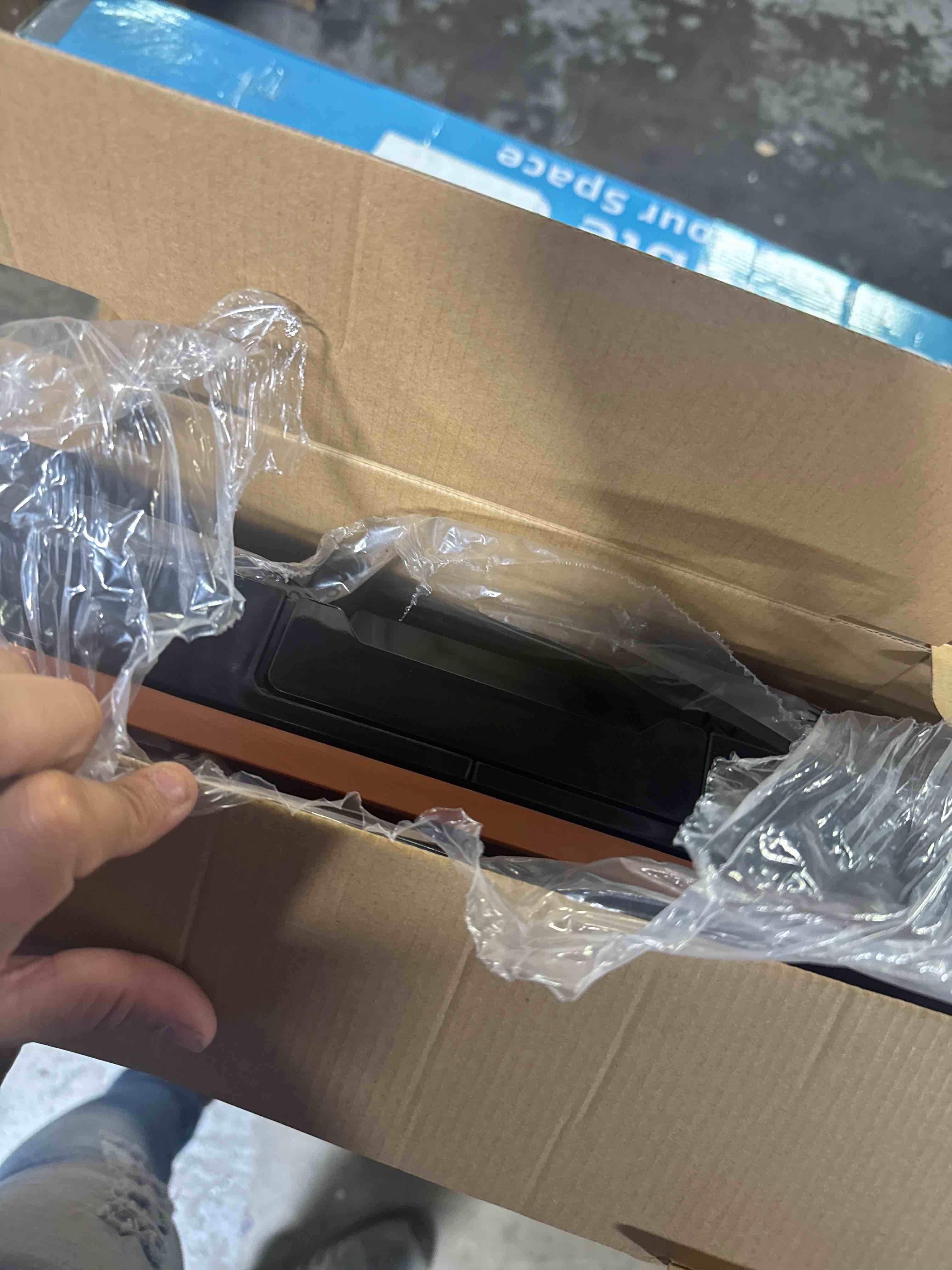 https://s3.amazonaws.com/lotting-images-prod/phillipi/TEA3365071_1757529382874.jpeg