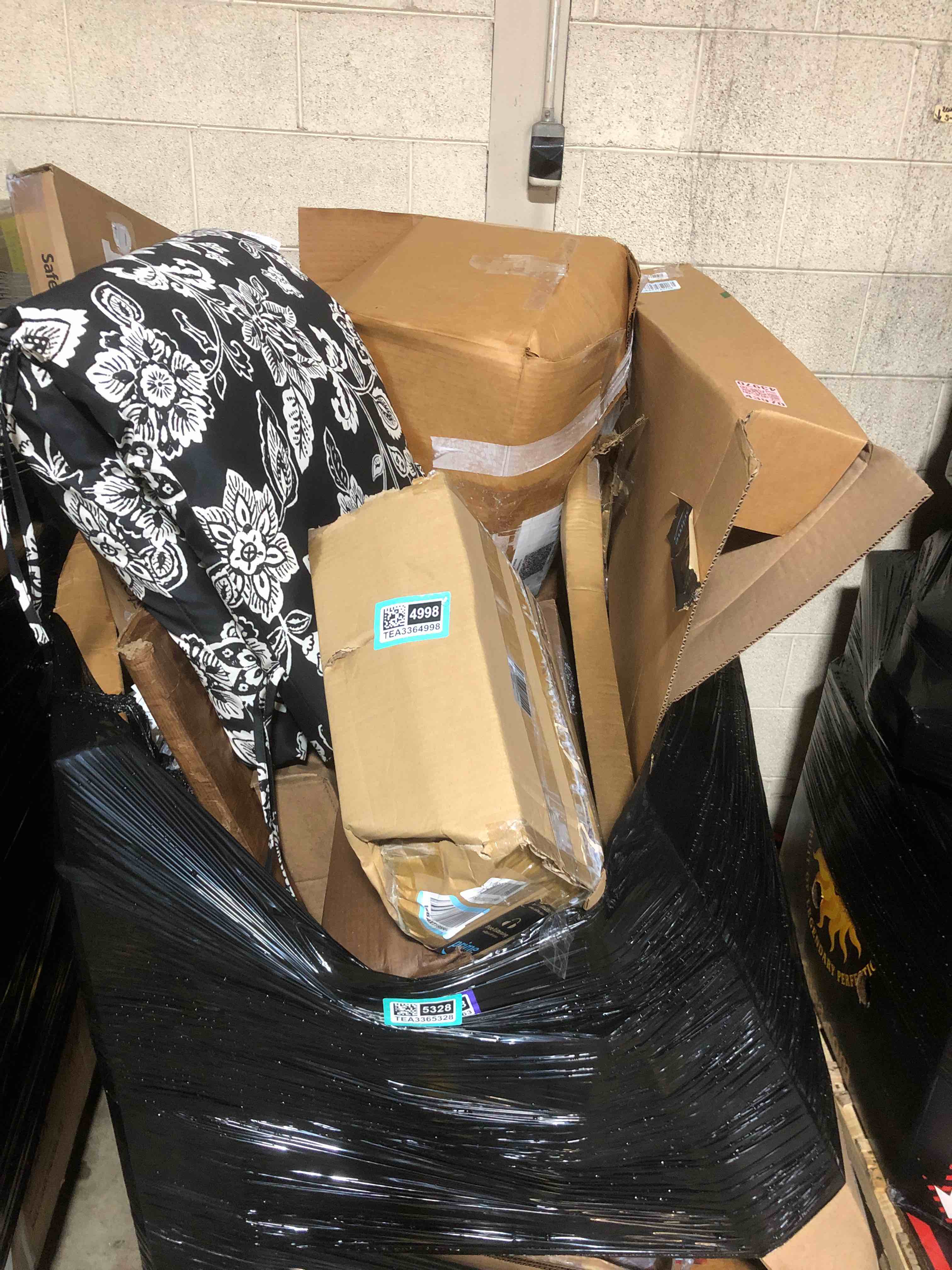 https://s3.amazonaws.com/lotting-images-prod/phillipi/TEA3365328_1758646952712.jpeg