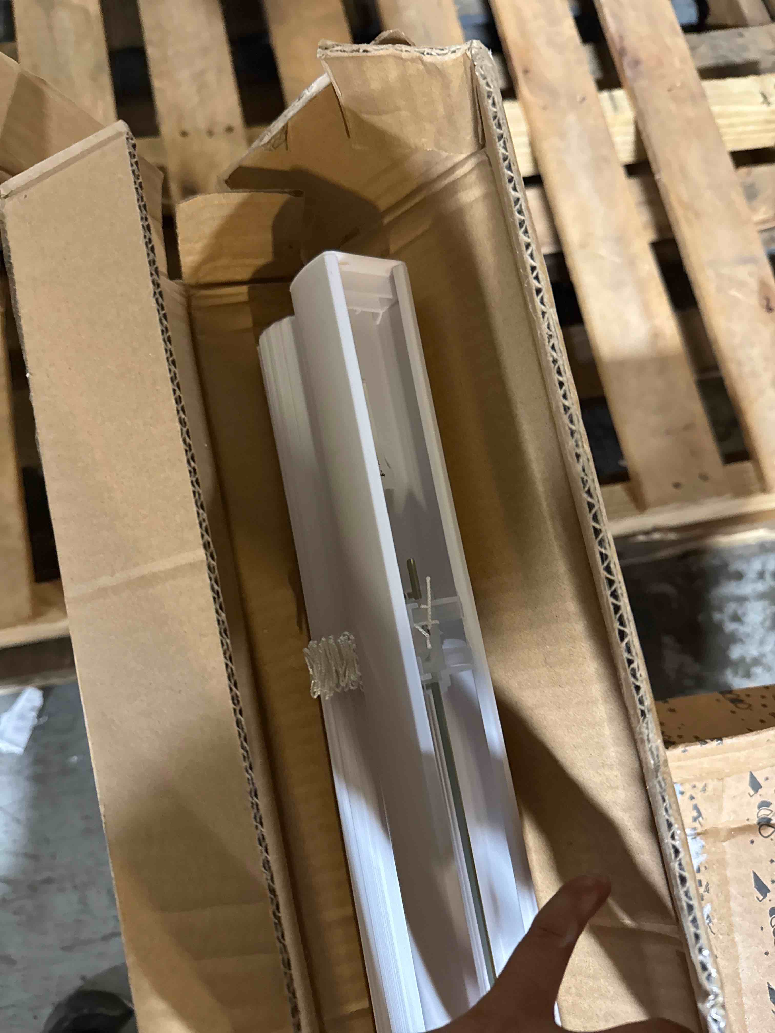https://s3.amazonaws.com/lotting-images-prod/phillipi/TEA3367378_1752843910845.jpeg
