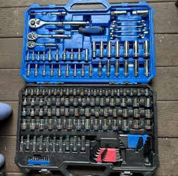 Kobalt 154-Piece Standard (SAE) and Metric Mechanic's Tool Set with Hard Case
