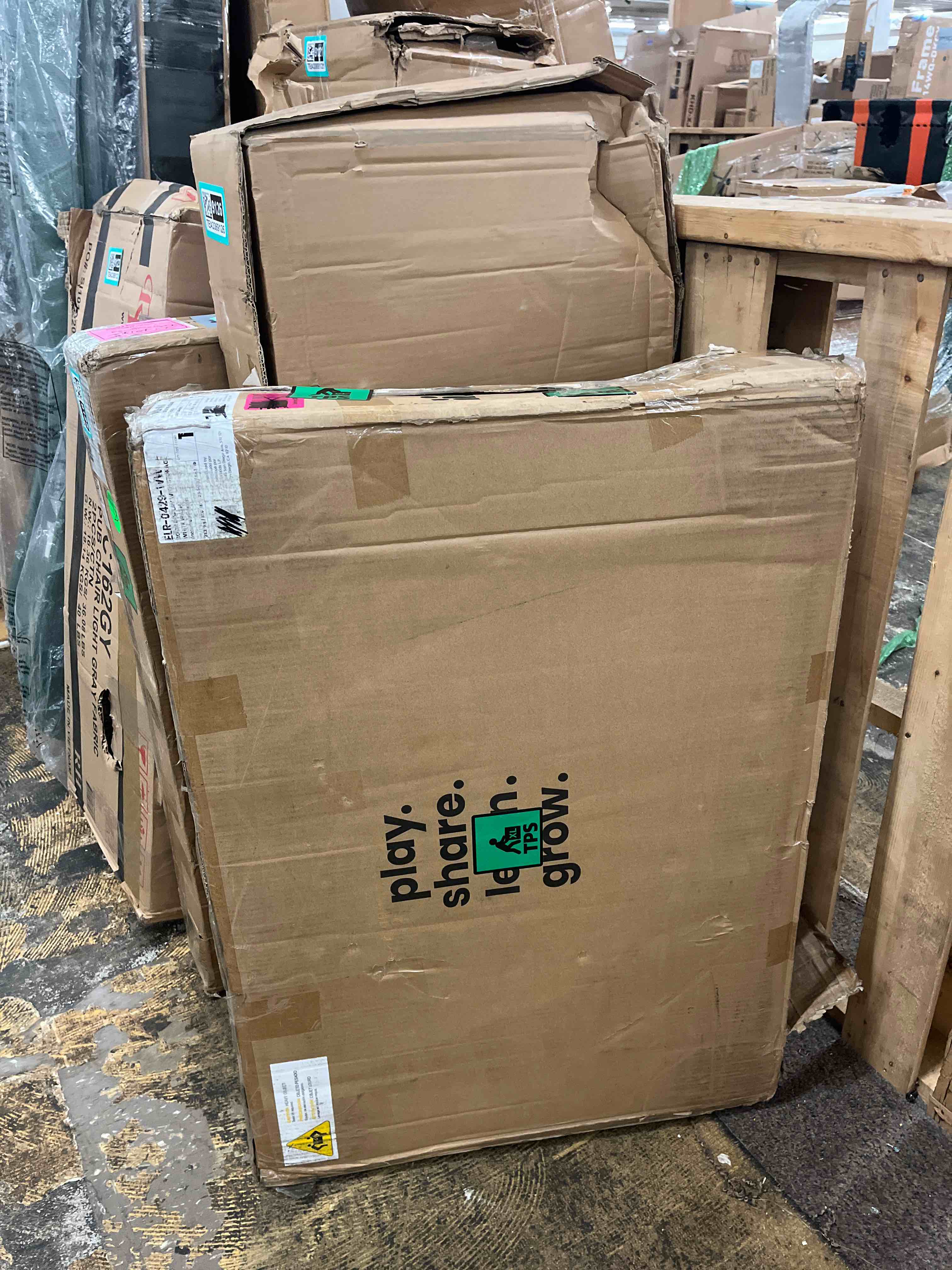 https://s3.amazonaws.com/lotting-images-prod/phillipi/TEA3369128_1754543796511.jpeg
