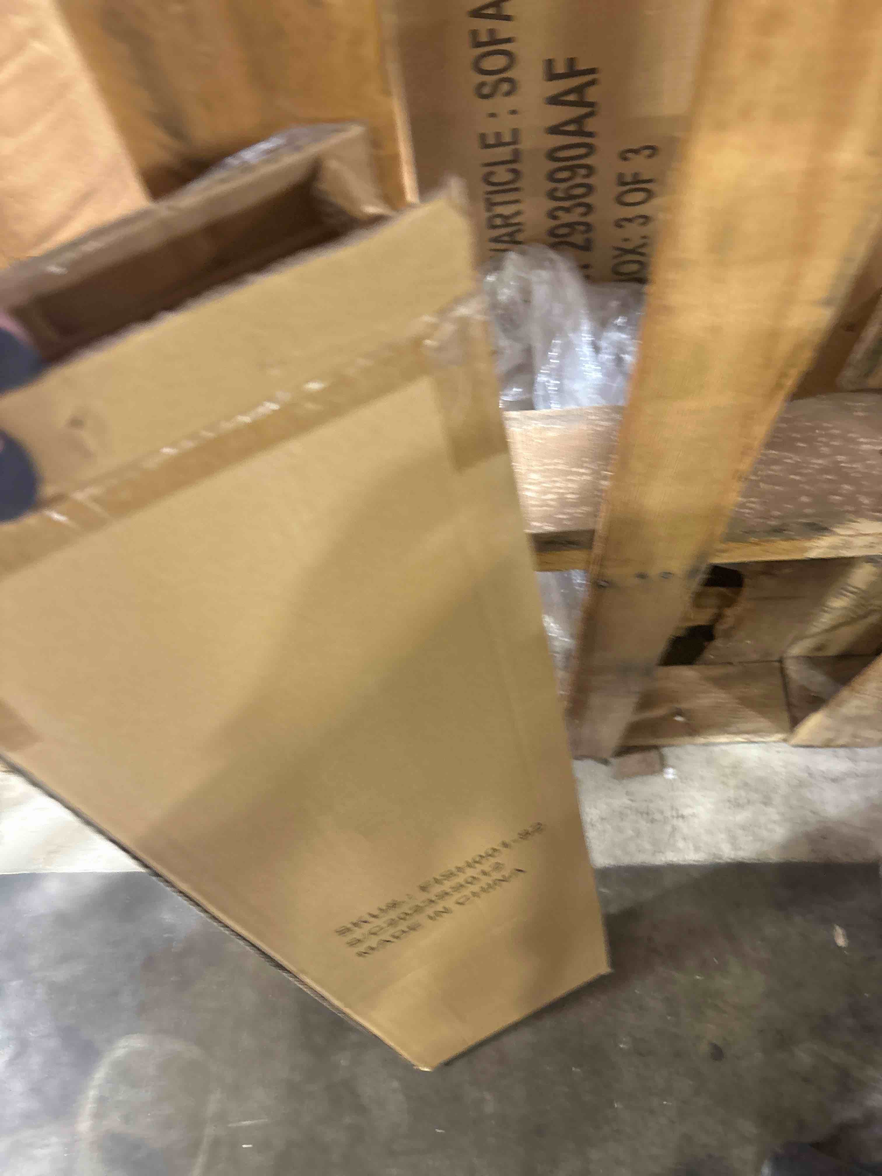 https://s3.amazonaws.com/lotting-images-prod/phillipi/TEA3370411_1752670072769.jpeg