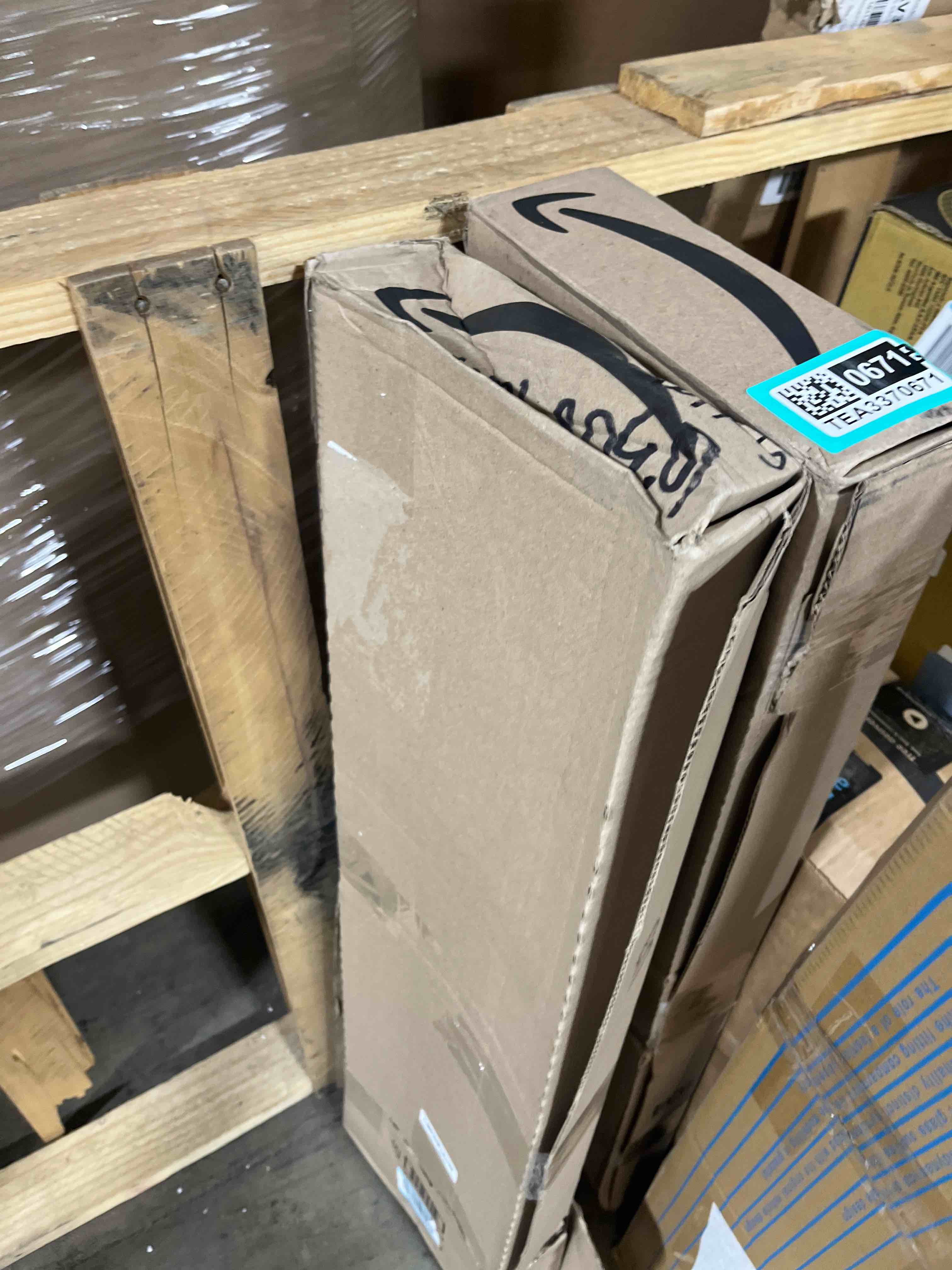https://s3.amazonaws.com/lotting-images-prod/phillipi/TEA3370673_1753799315275.jpeg