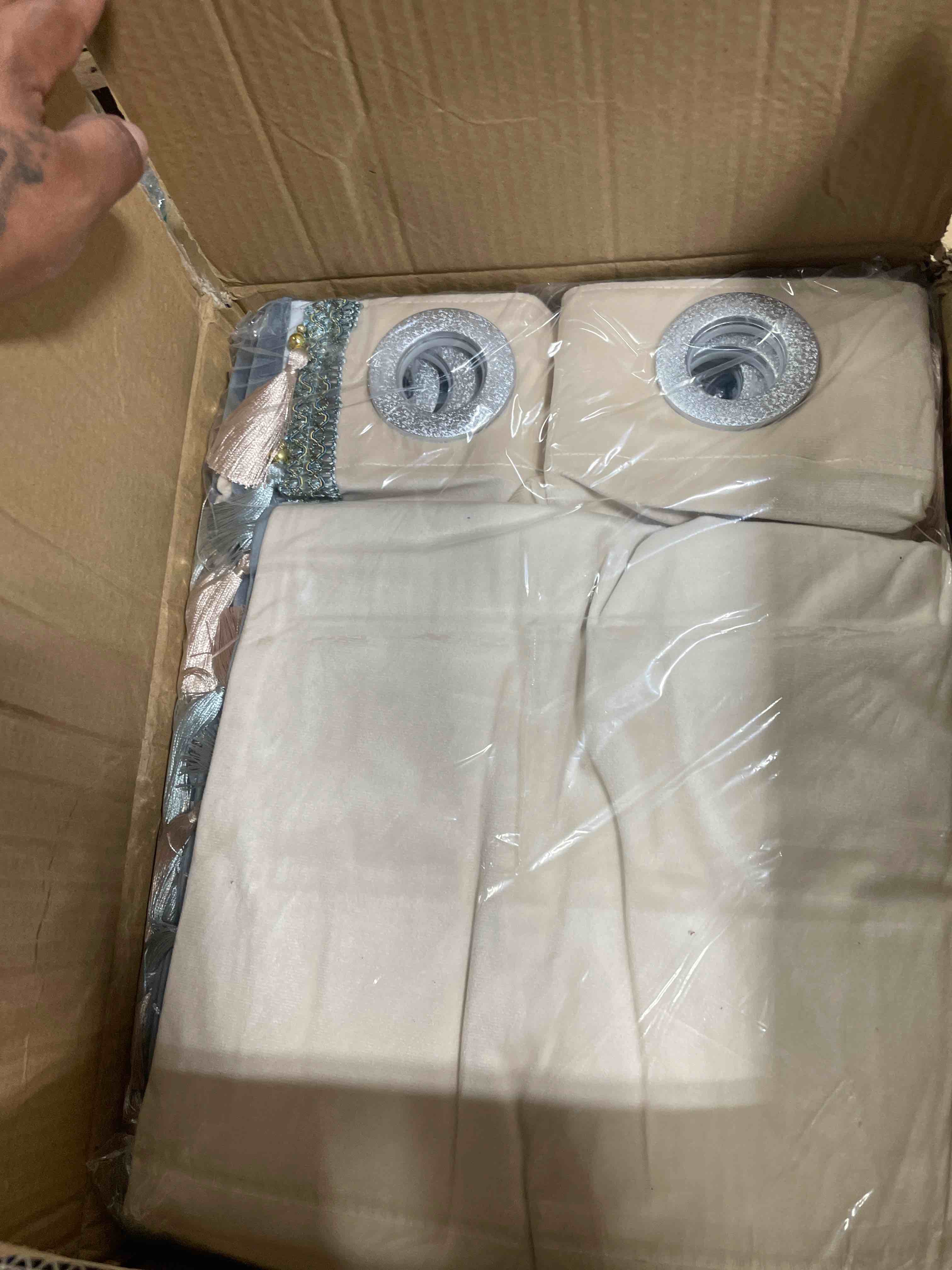 https://s3.amazonaws.com/lotting-images-prod/phillipi/TEA3371952_1758803937759.jpeg