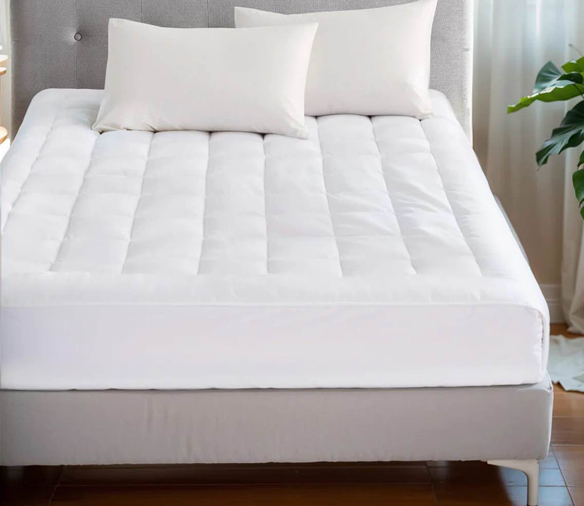 Cloud Soft Overfilled Plush Waterproof Mattress Pad ( FULL SIZE)