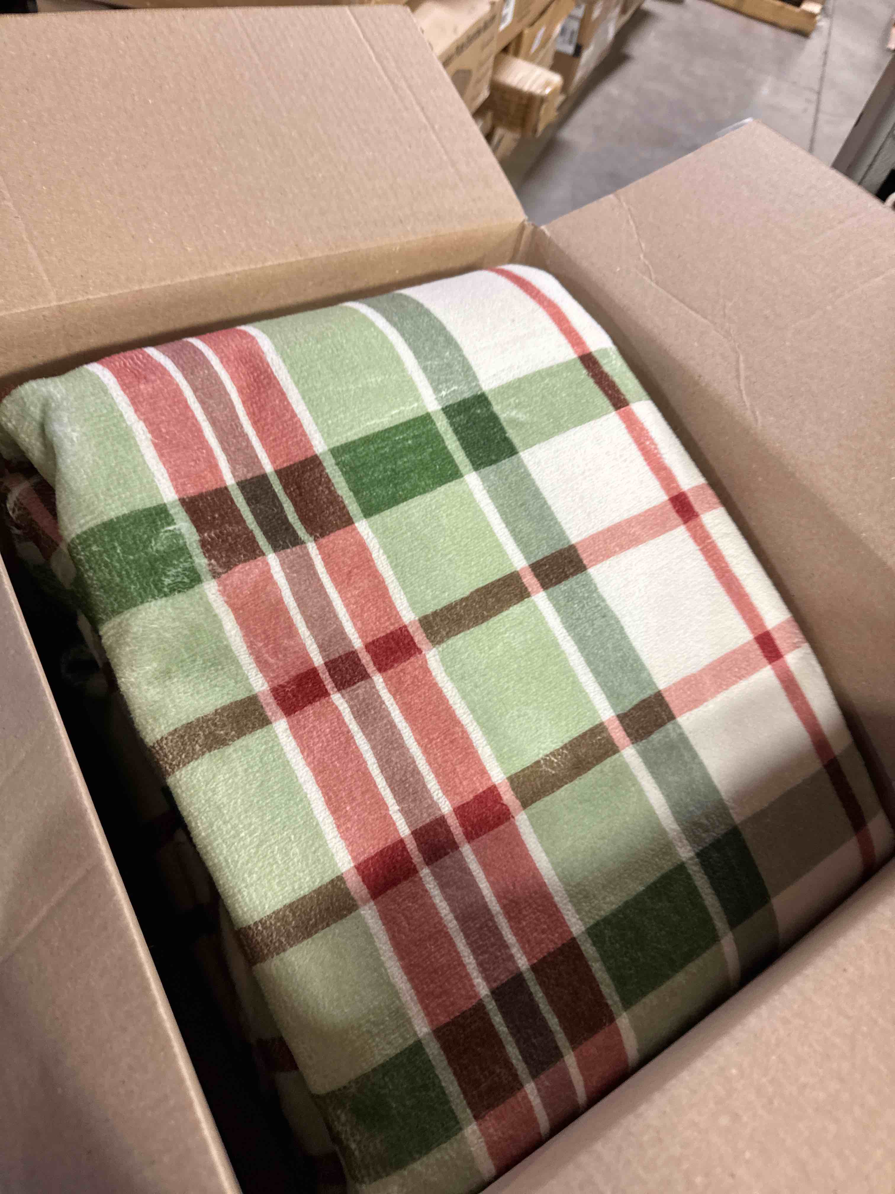 Condition photo showing New/Like New for Classical Watercolor Plaid Ornate Narrow red Wide Green Vertical Area Rug Outdoor Patio Rug Play Mat Modern Floor Carpet Non-Slip Home Decor Living Room Kids Bedroom Nursery, 6x9 ft