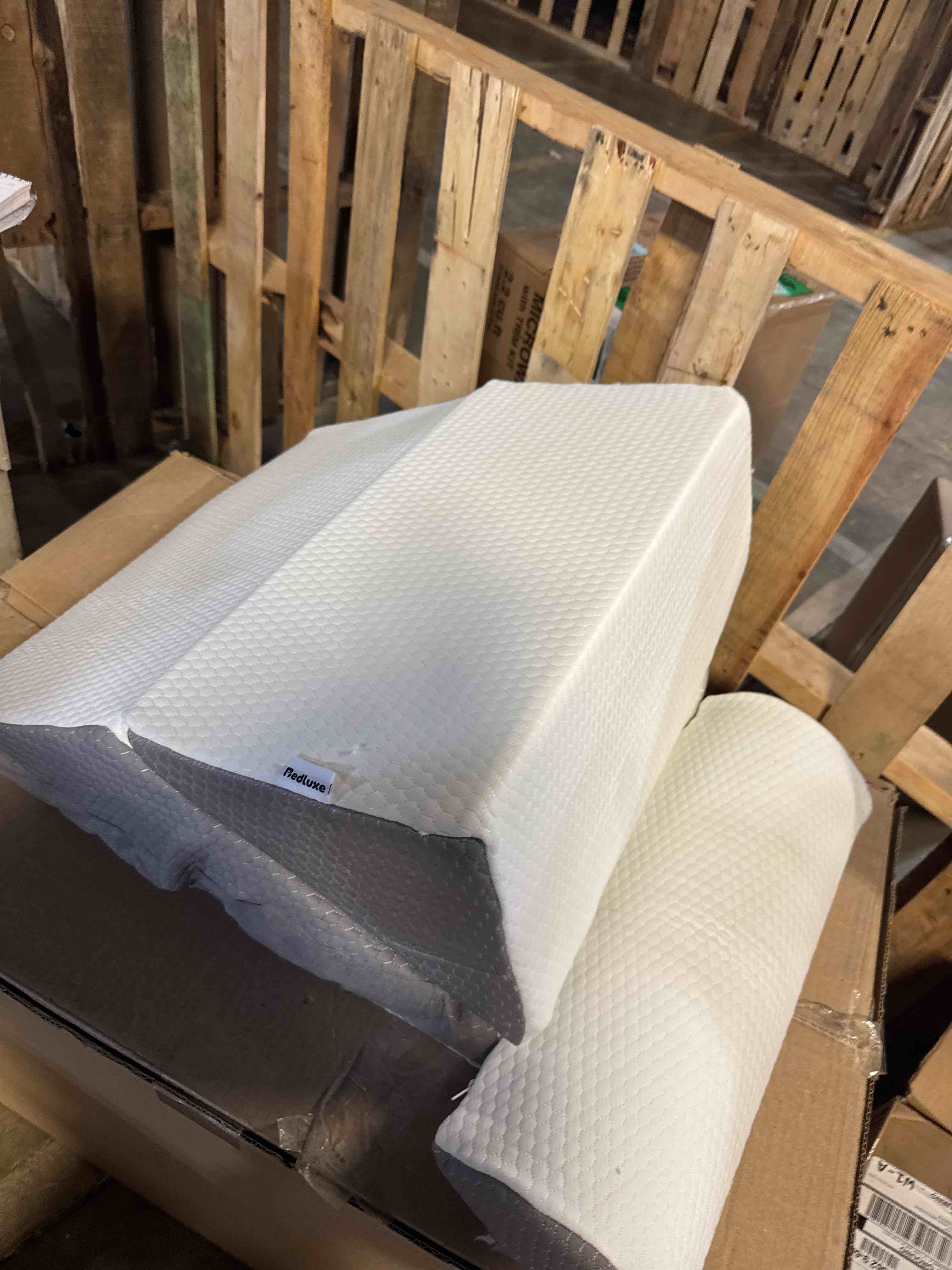 Condition photo showing Good Condition for Bedluxe Wedge Pillow Headboard, 3PCS Orthopedic Bed Wedge Pillows Set for After Surgery, Adjustable Pillow Wedge for Acid Reflux&Back Pain Relief, Sleeping, Back Pillow for Bed Sitting Up, White/Grey White/Grey Adjustable 9&12 Inch + 1 Head Pillow