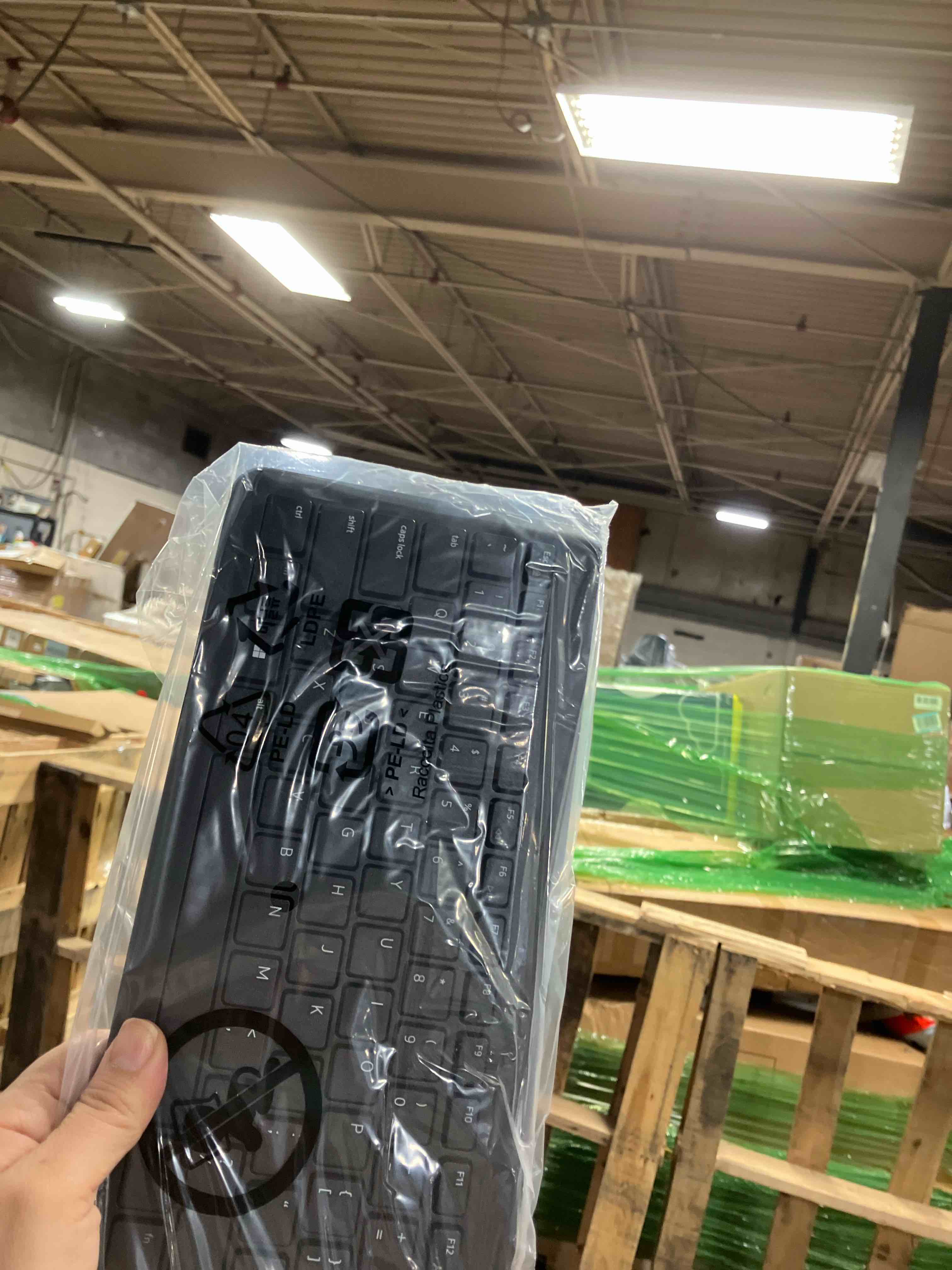 Condition photo showing Good Condition for Dell Wireless Keyboard and Mouse - KM3322W, Wireless - 2.4GHz, Optical LED Sensor, Mechanical Scroll, Anti-Fade Plunger Keys, 6 Multimedia Keys, Tilt Leg - Black Black KM3322W