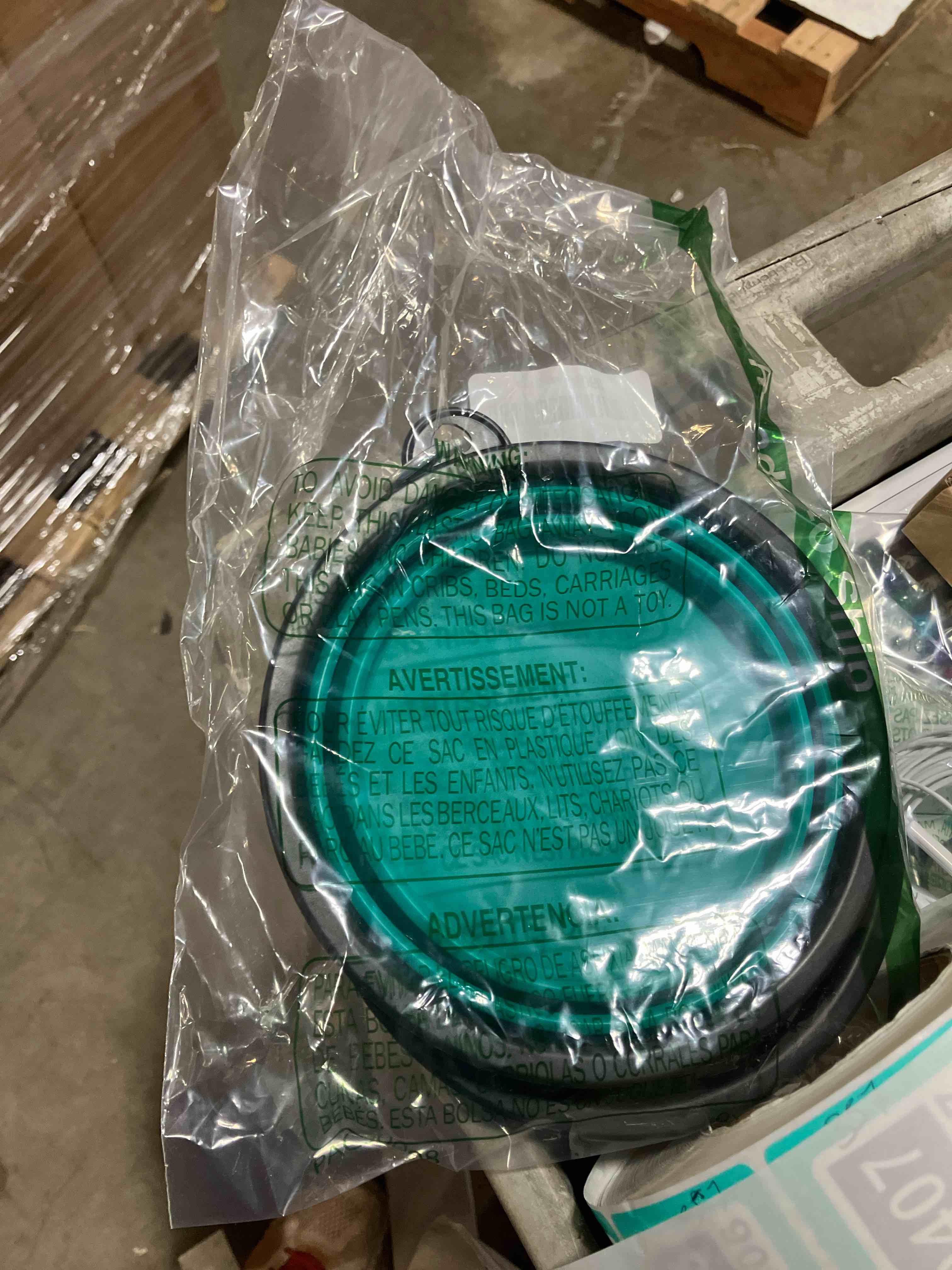 Condition photo showing New/Like New for Collapsible Dog Bowls-2 Pack Large Size for Large/Medium Dogs, Pet Travel Water Bowl, Dogs Cat Portable Water Bowl, Dog Pet Feeding Watering Dish Outdoor Hiking Parking Traveling with 2 Carabiners