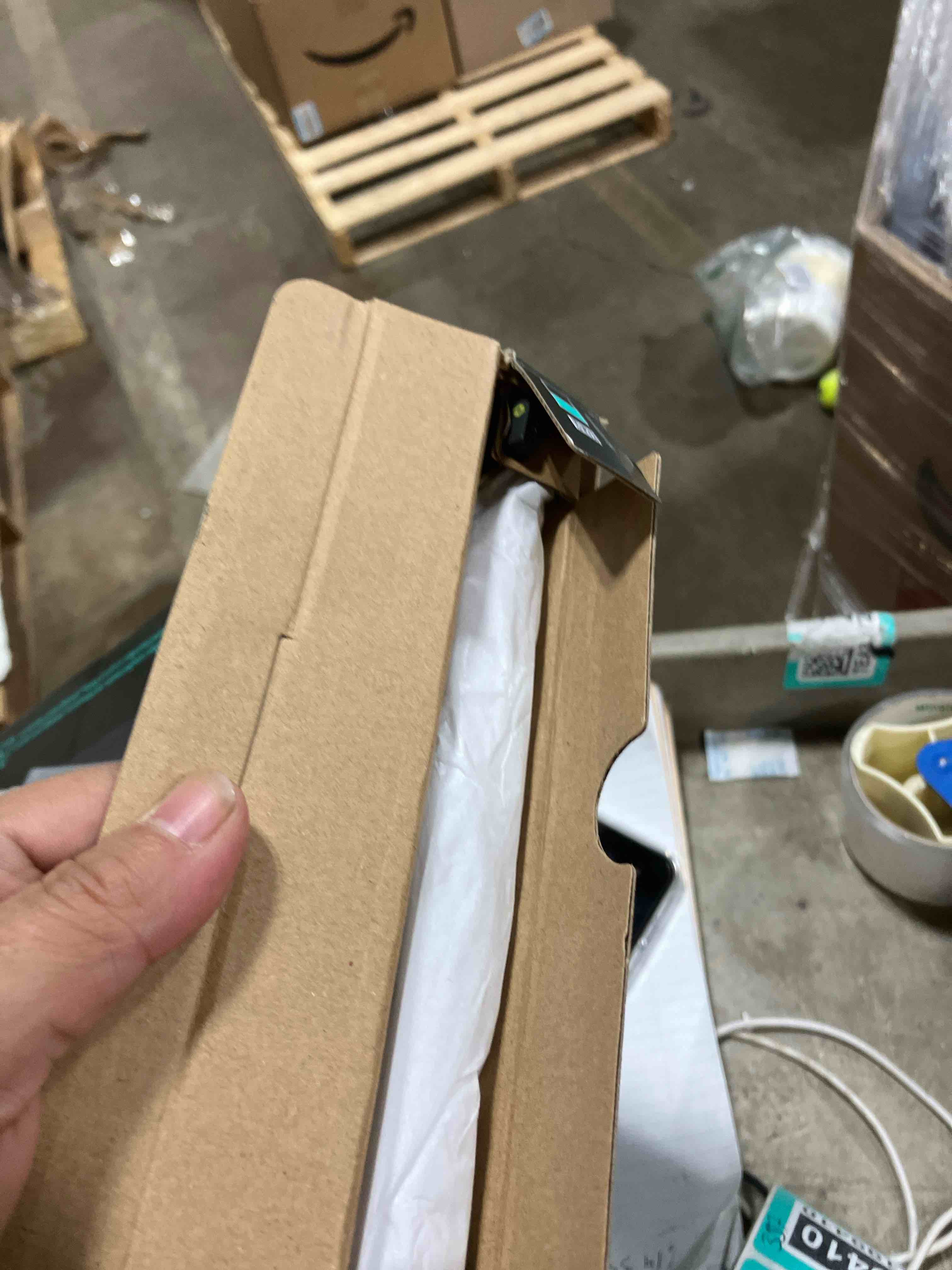 Condition photo showing New/Like New for Logitech Signature K650 Comfort Full-Size Wireless Keyboard with Wrist Rest, BLE Bluetooth or Logi Bolt USB Receiver, Deep-Cushioned Keys, Numpad, Compatible with Most OS/PC/Window/Mac - Graphite Keyboard Graphite