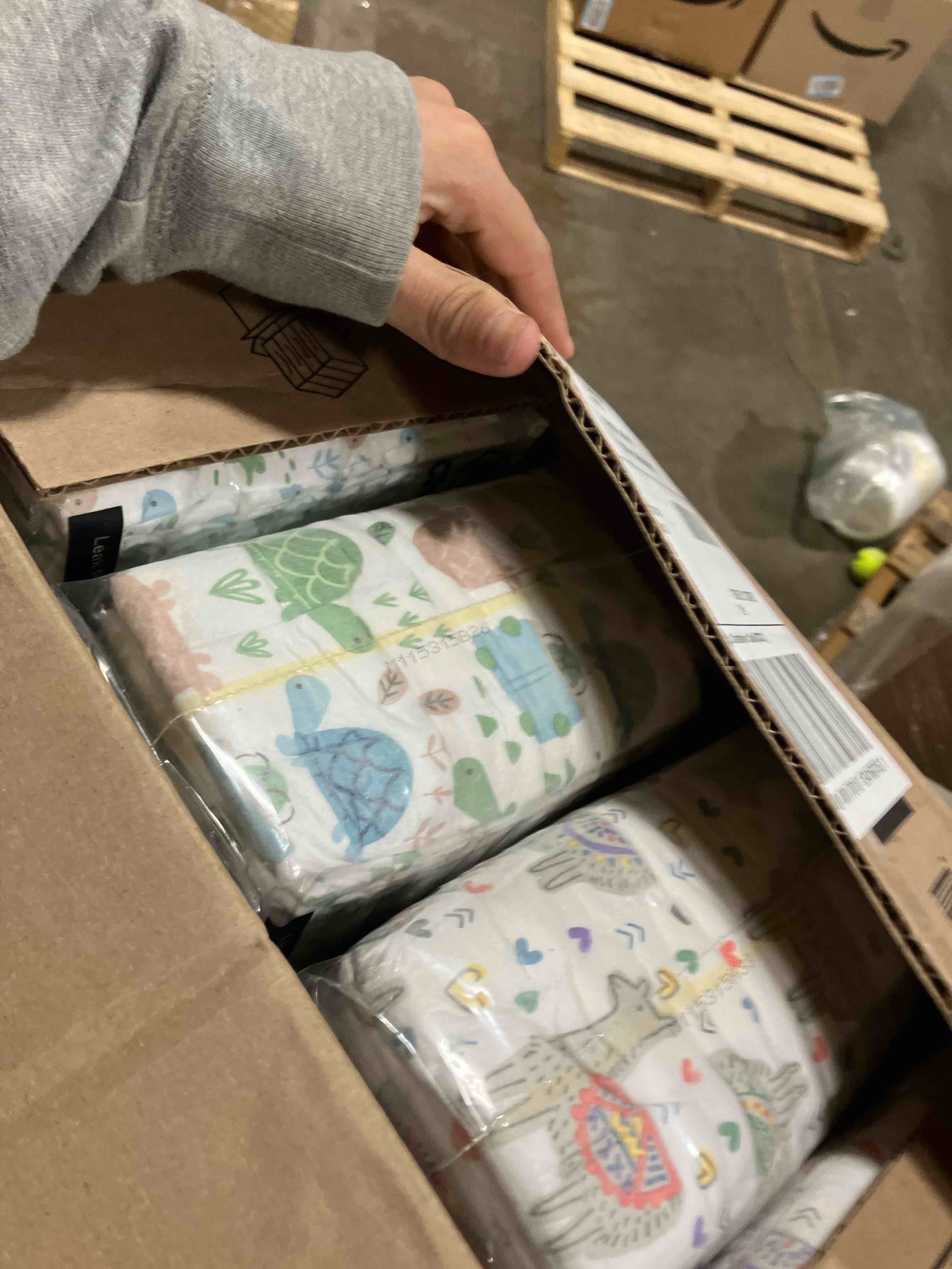 Condition photo showing New/Like New for The Honest Company Comfort Dry Disposable Diapers for Sensitive Skin, Hypoallergenic, All The Alpacas + Turtle Time, Super Club Box Size 1 (8–14 lbs), 136 Count Size 1 (136 Count) All the Alpacas + Turtle Time