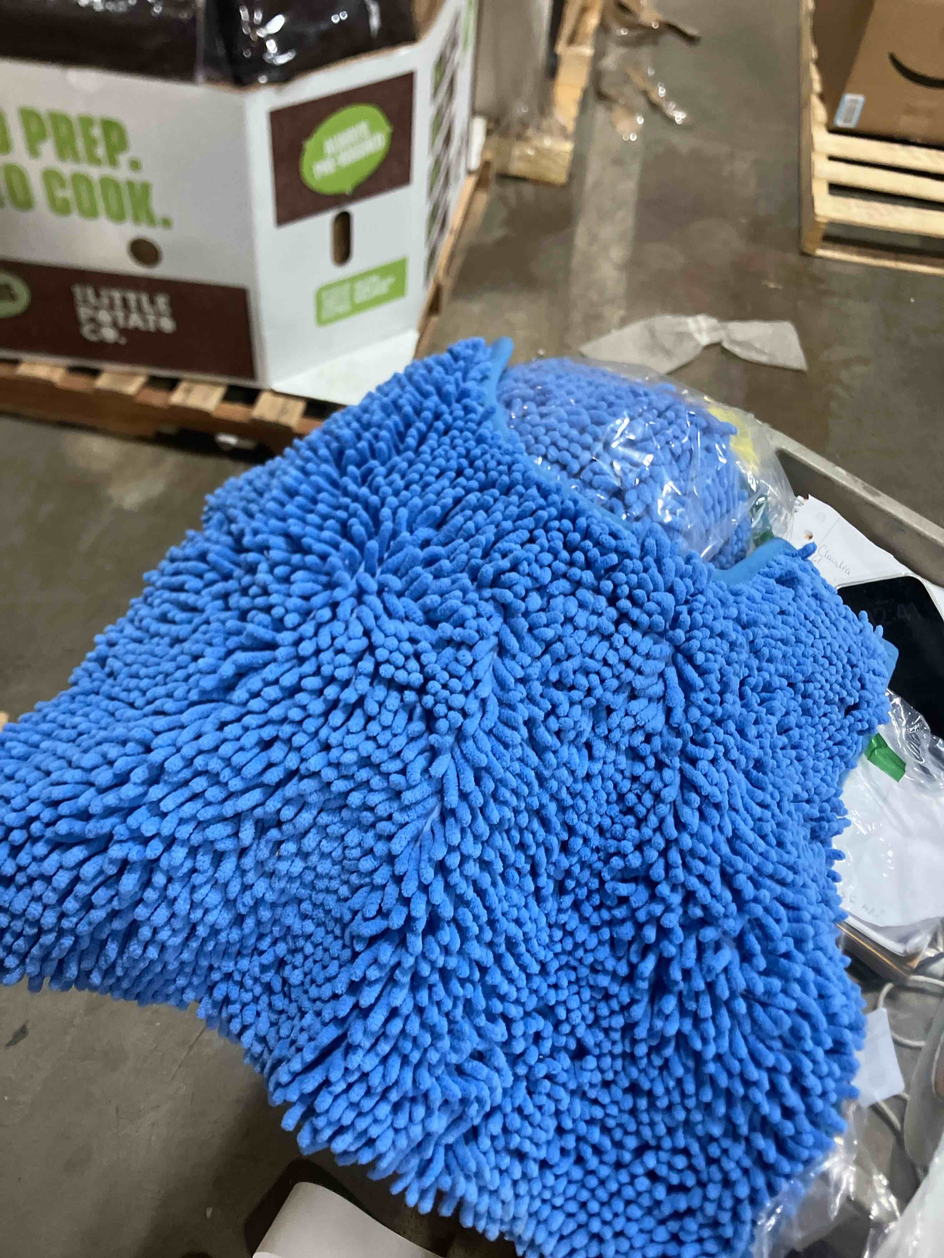Condition photo showing Good Condition for Blue Bath Mat - Super Soft Non-Slip, Machine Washable, Dries Quickly - Ultra Soft 3 Piece Bathroom Set