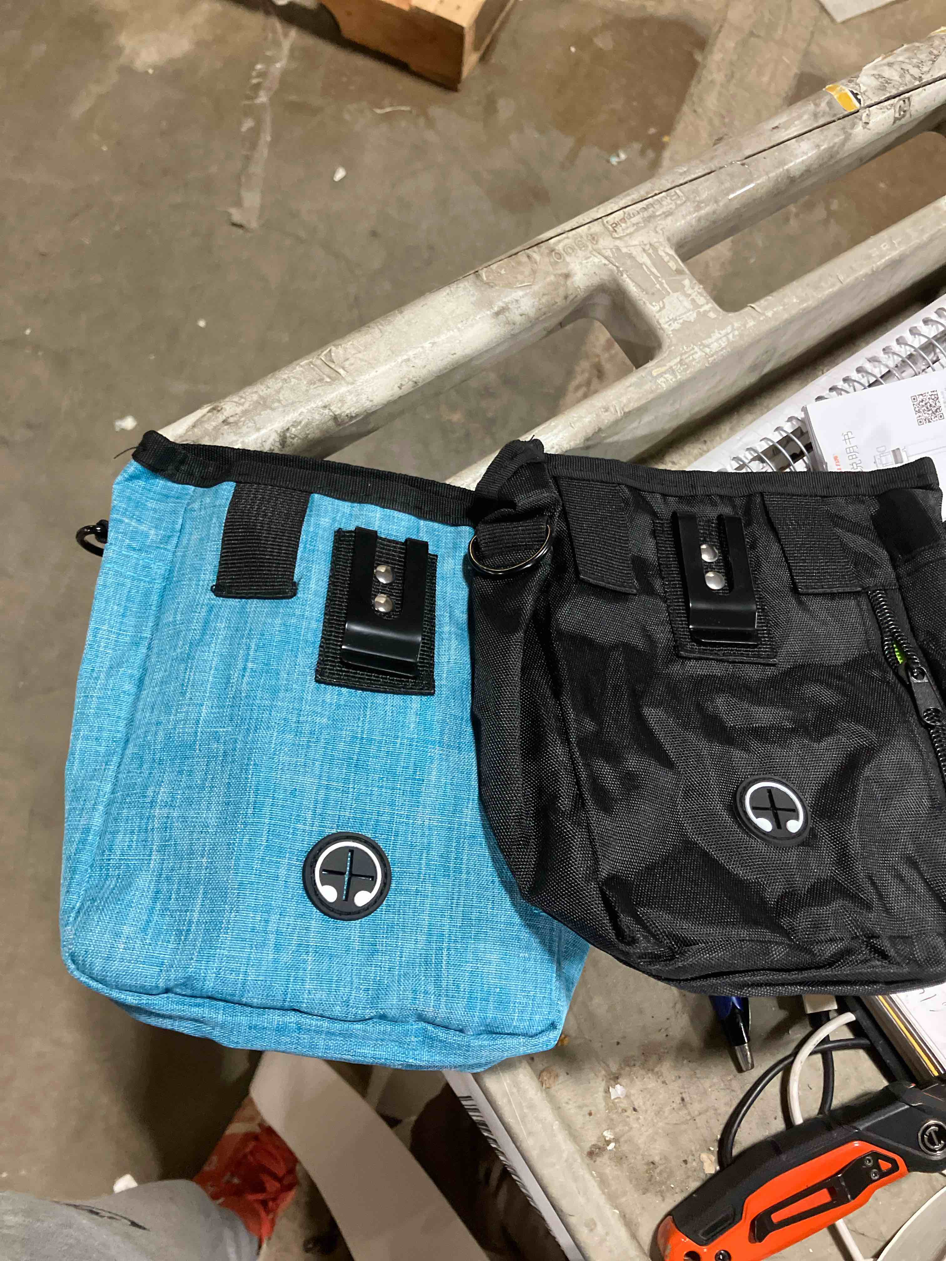 Condition photo showing New/Like New for STMK Dog Treat Pouch Dog Clicker Training Kit, Dog Training Treat Pouch Dog Clicker for Training, 3 Ways to Wear Easily Carries Treat Pouches for Pet Training (Black and Light Blue)