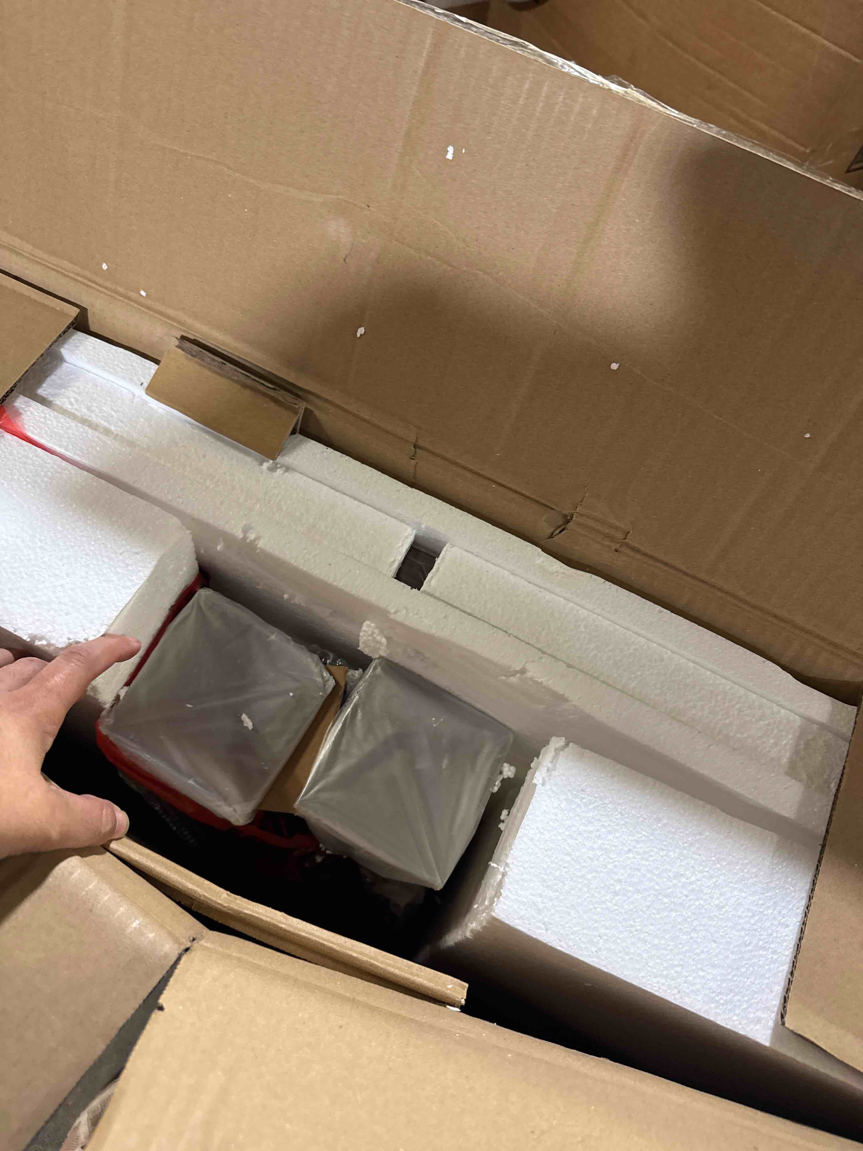 Condition photo showing New/Like New for Jakyren 31.5" Wood Round Dining Table 