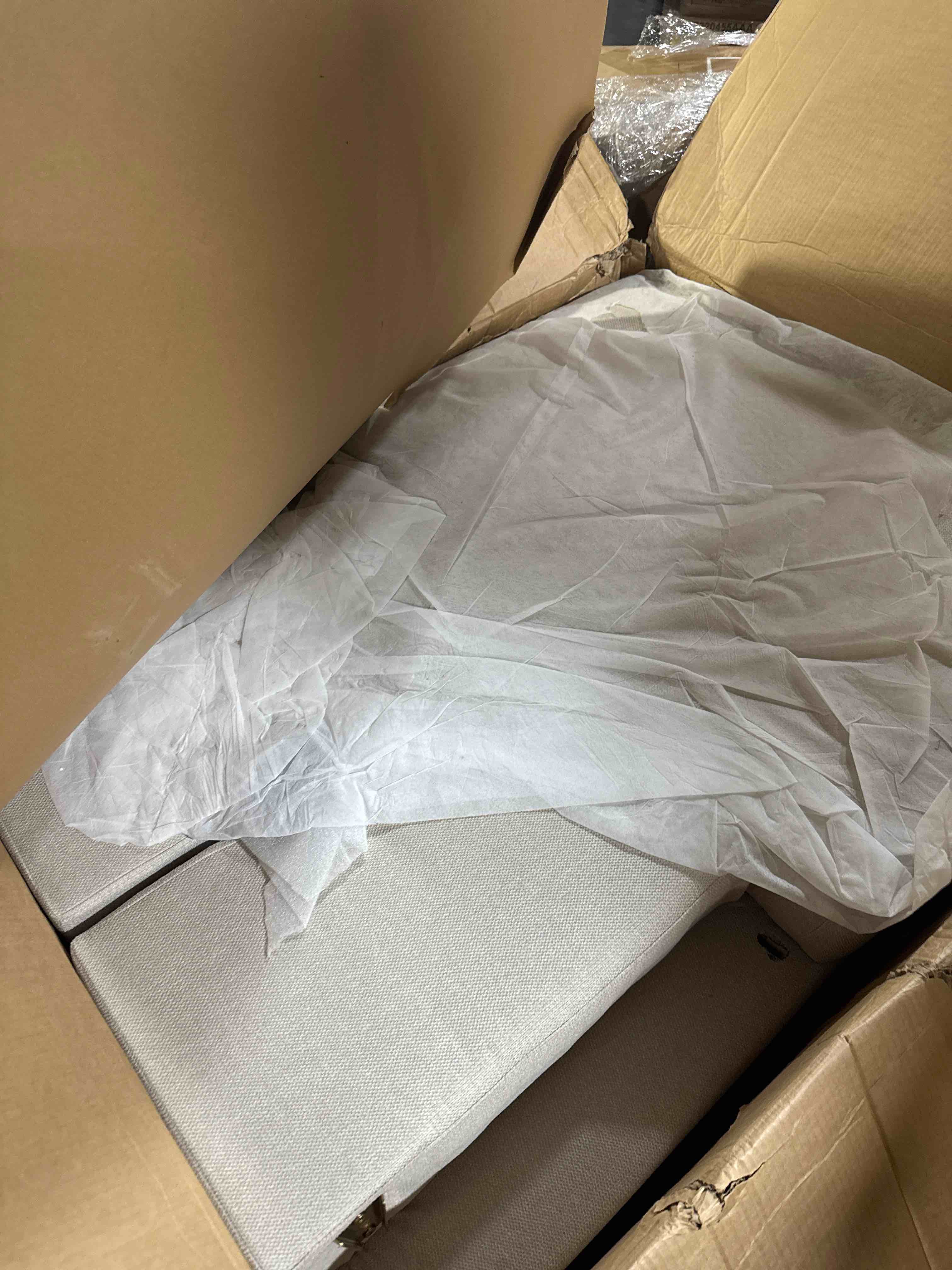 Condition photo showing New/Like New for 38.58 inch Upholstered Chaise Lounge 