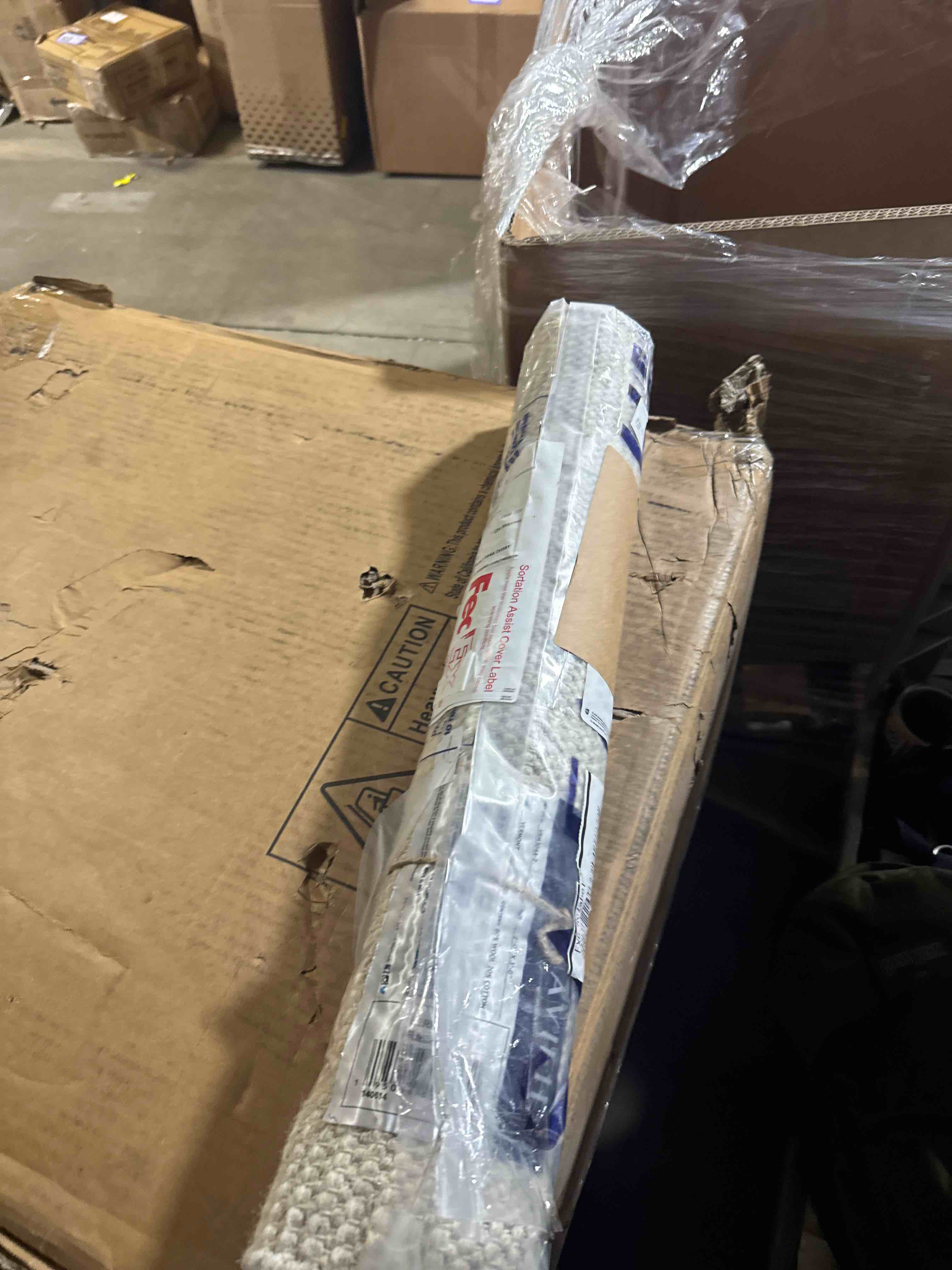 Condition photo showing New/Like New for SAFAVIEH Vermont Thurstan Geometric Wool Area Rug  Ivory  2  x 3