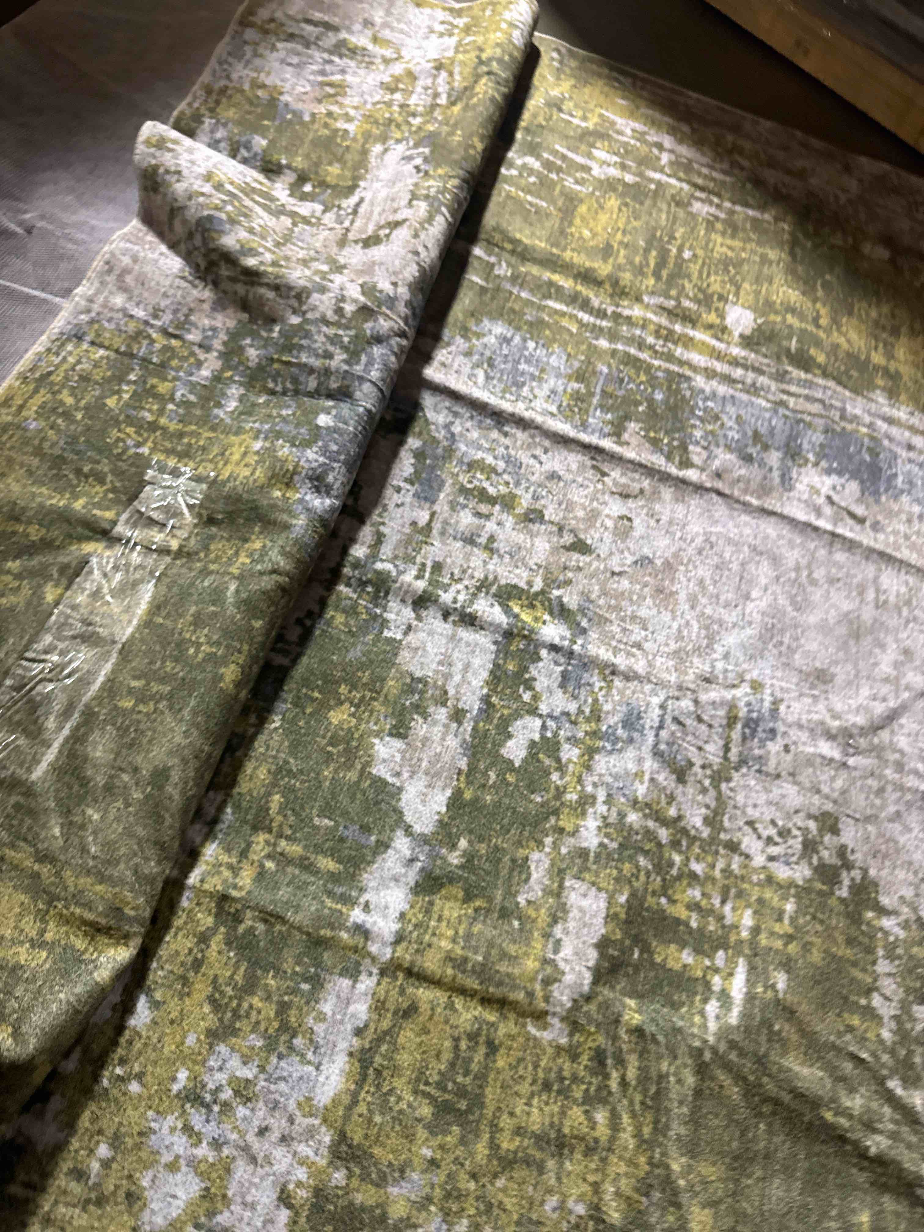 Condition photo showing Good Condition for Fillender Modern Area Rug Non-Slip Washable Abstract Soft for Living Room ( 6' x 9')
