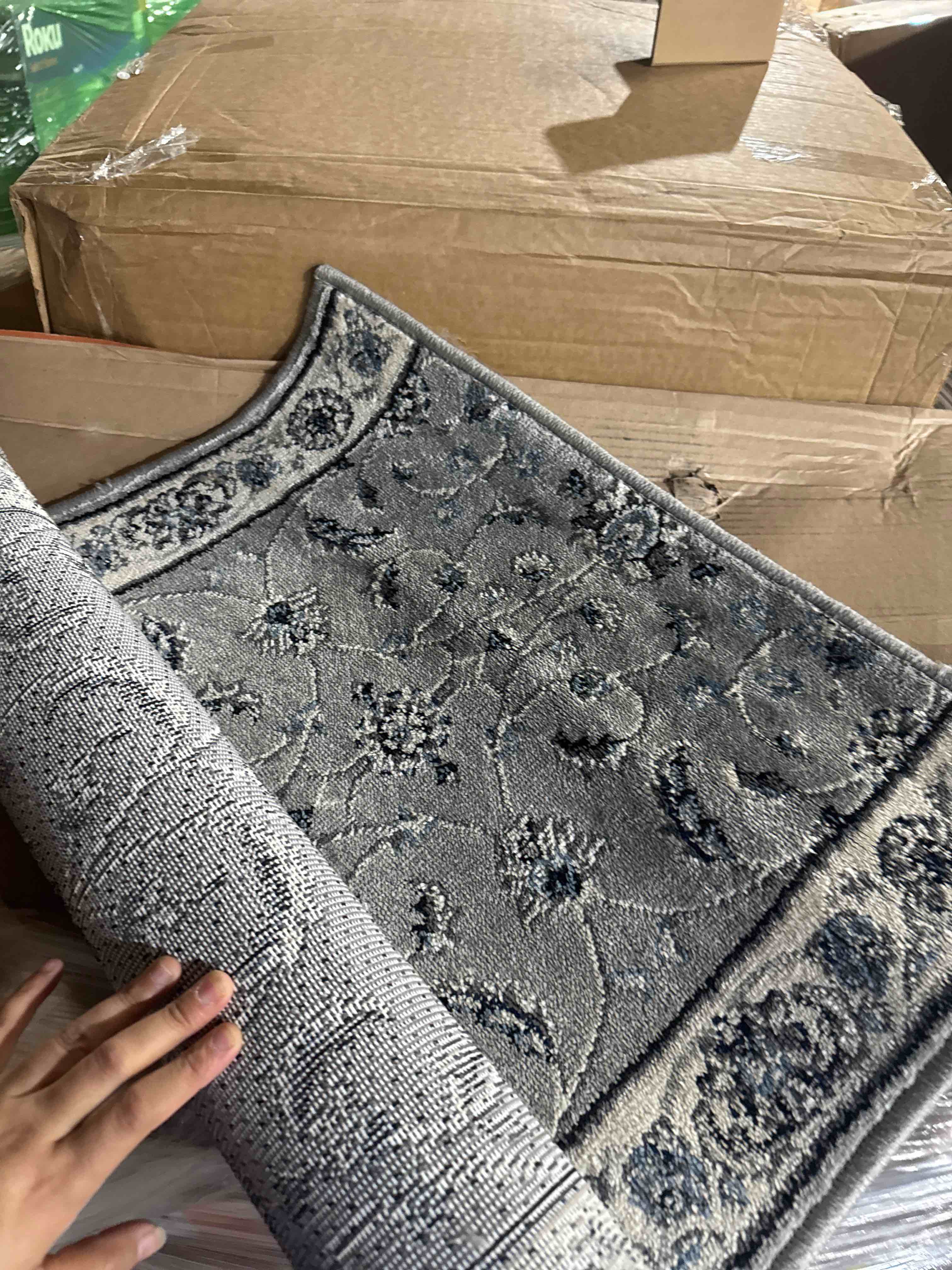 Condition photo showing New/Like New for Kalama Oriental Indoor Rug ( 2'2" x 5'11")