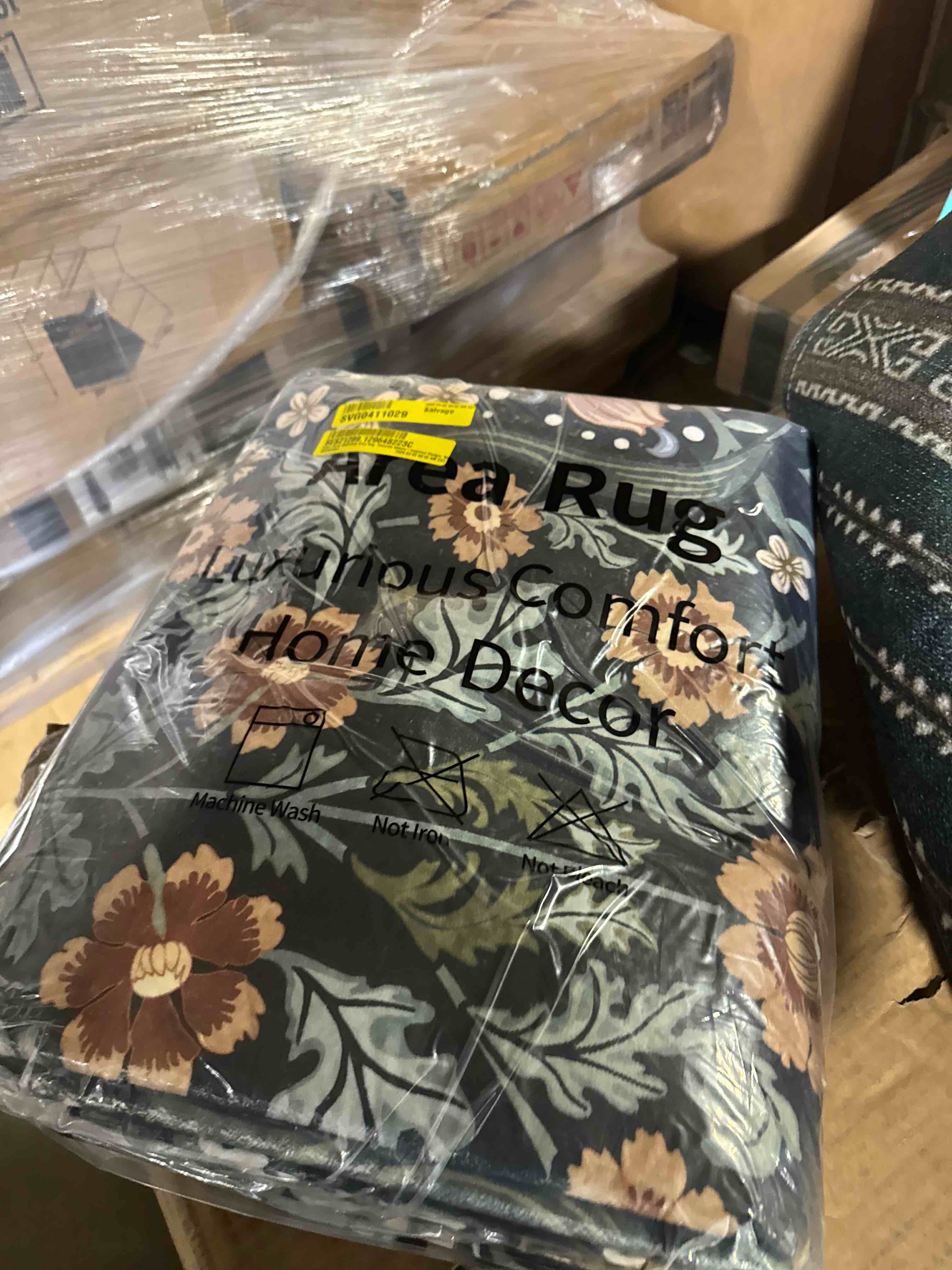 Condition photo showing New/Like New for Kaldi Floral Washable Area Rug 8' x 10'