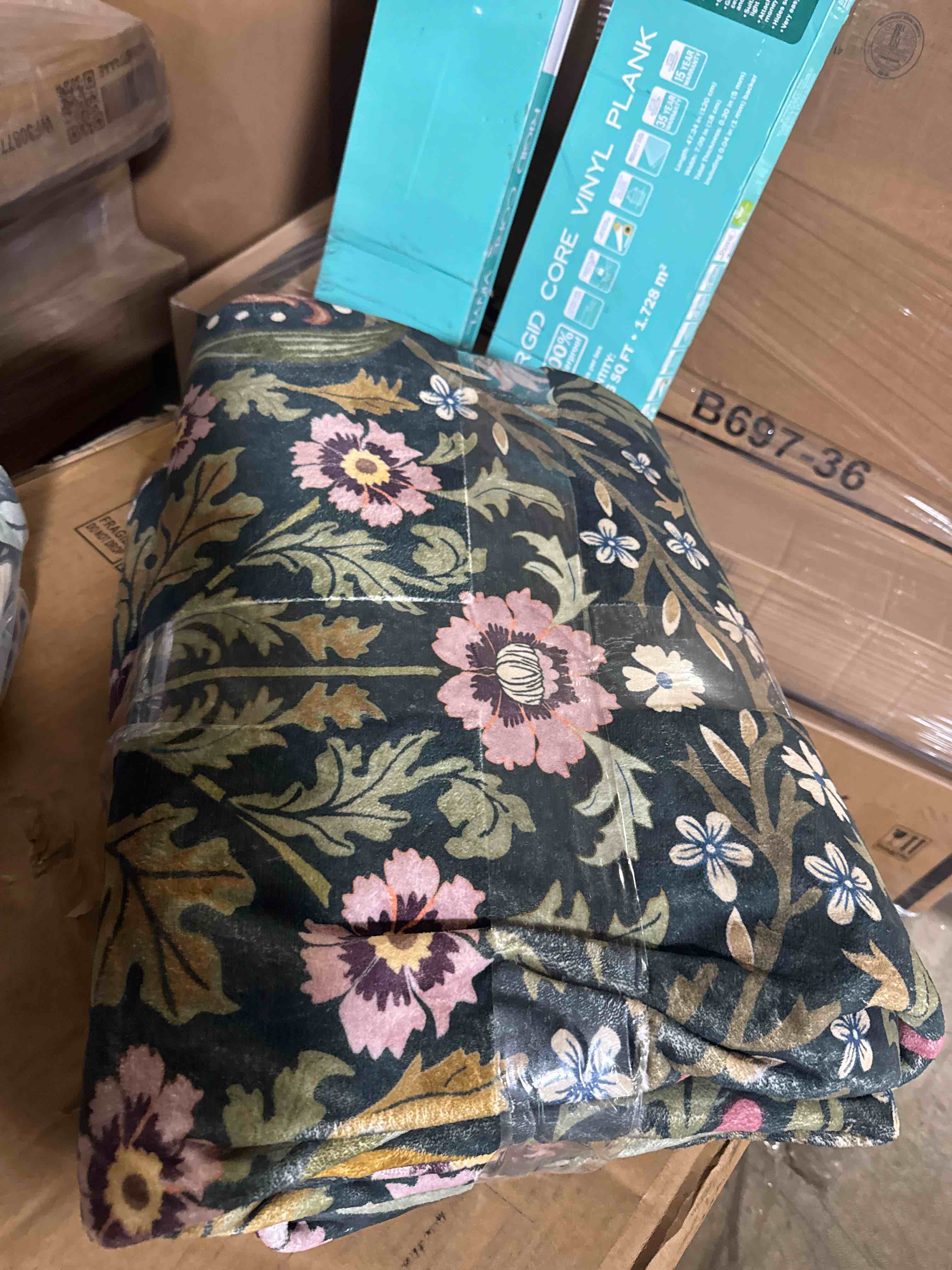 Condition photo showing New/Like New for Kaldi Floral Washable Area Rug 8' x 10'