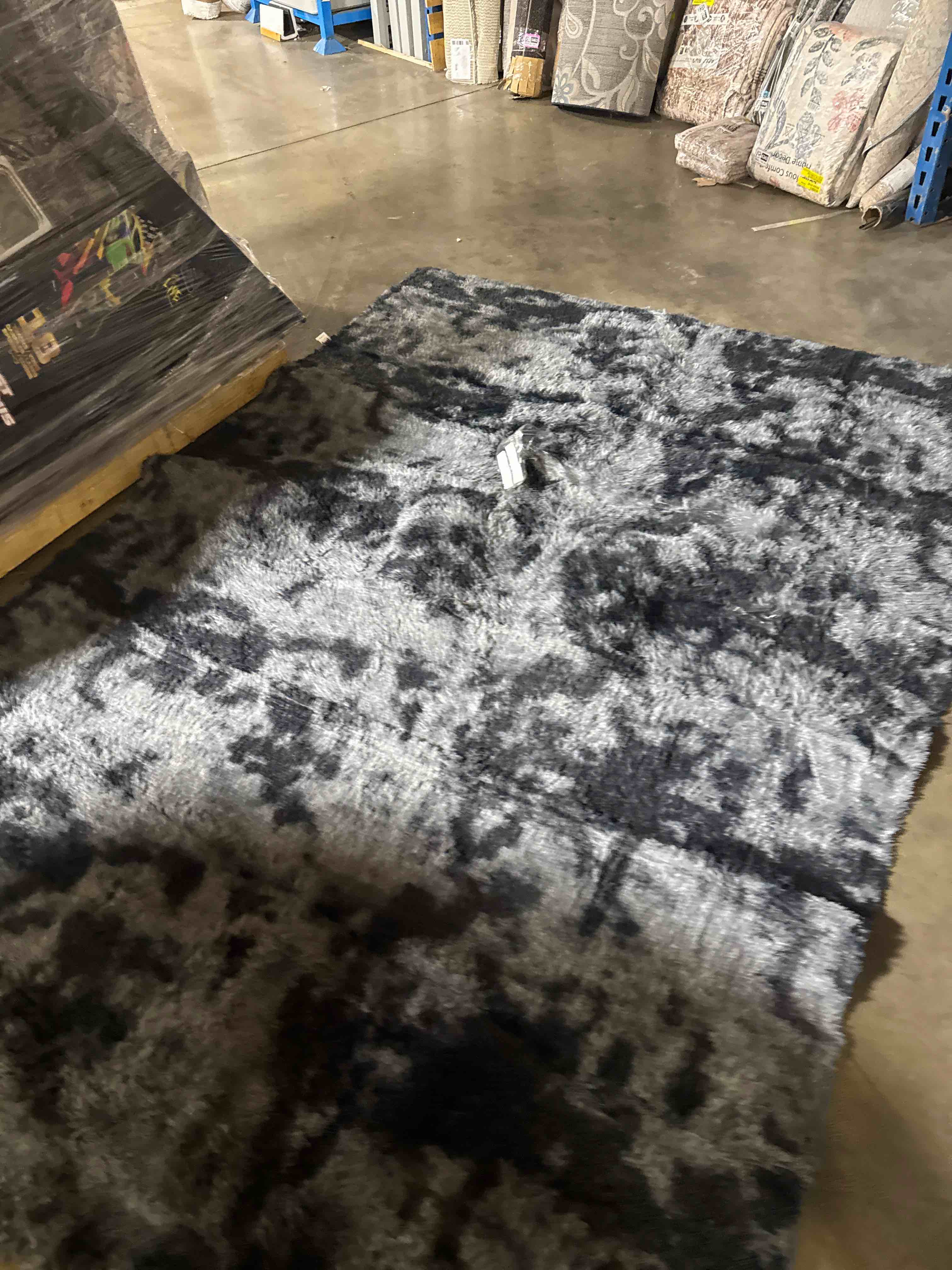 Condition photo showing Good Condition for Antonije Tie Dye Shag Area Rug ( 8' x 6')