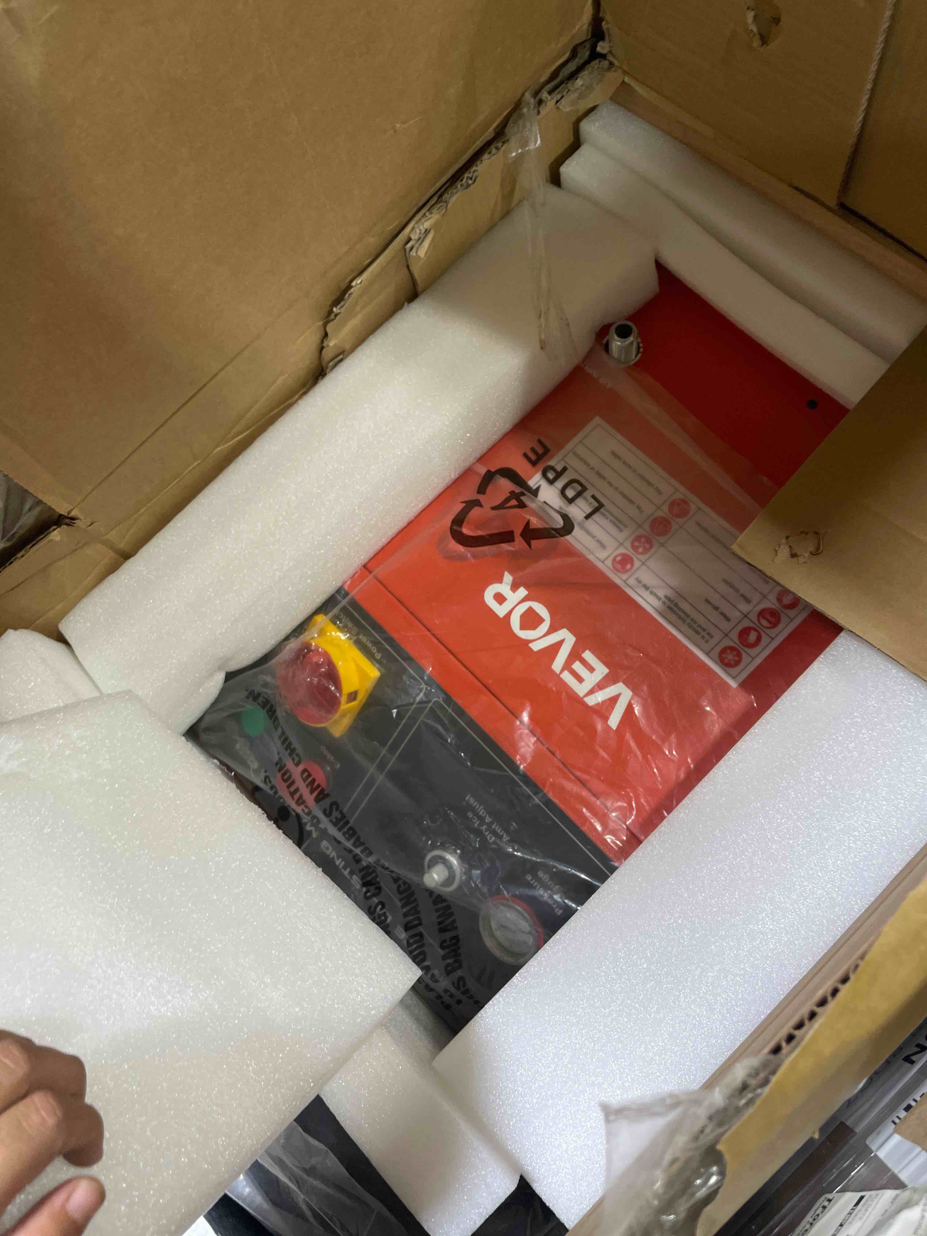 Condition photo showing New/Like New for vevor dry ice blasting machine, 16.5lbs (7.5kg) capacity dry ice cleaning machine with 4 nozzles, adjustable pressure & dry ice amount, movable blaster cleaner for auto ship aviation chemical, 120v